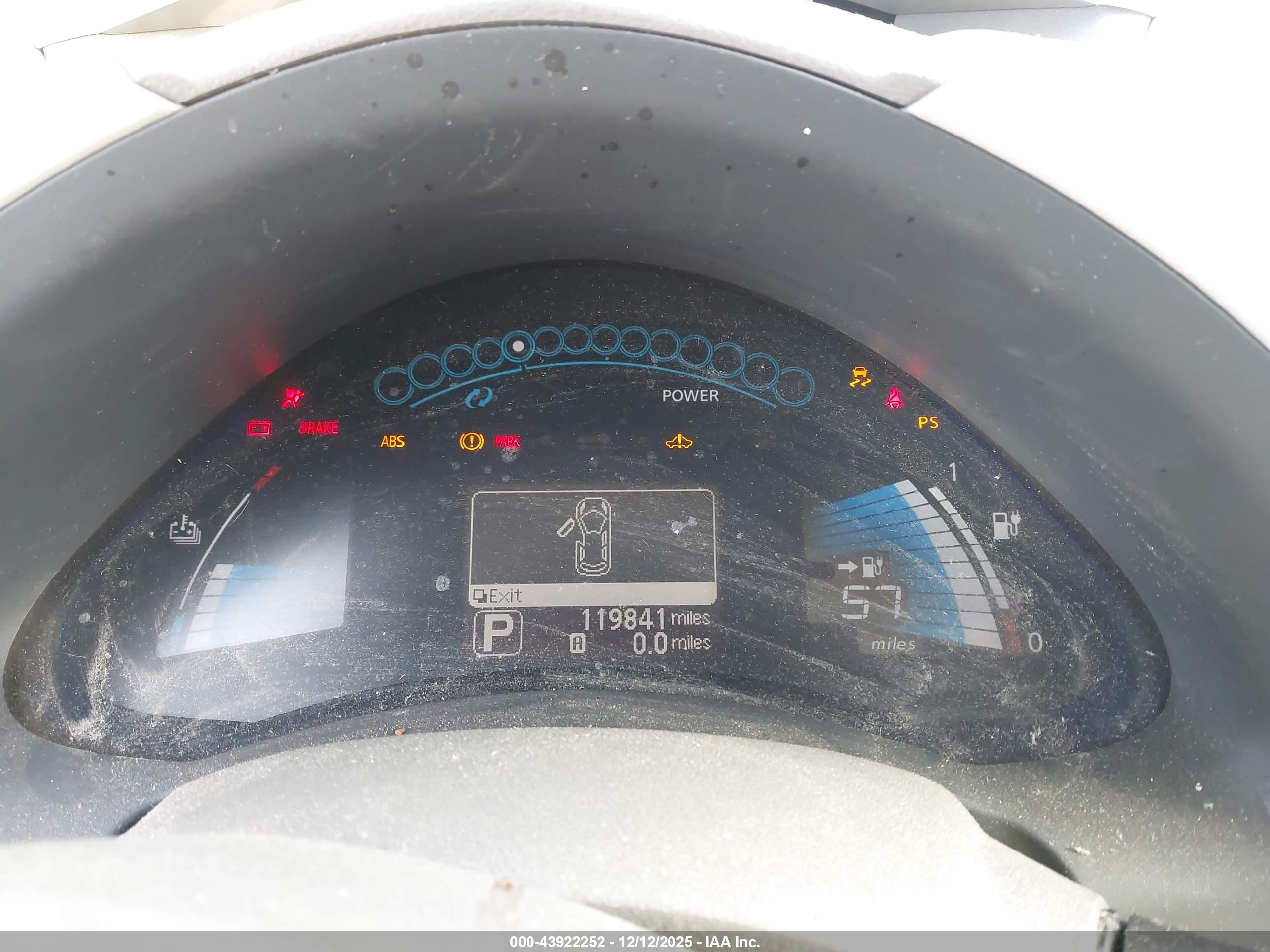 NISSAN LEAF image 7
