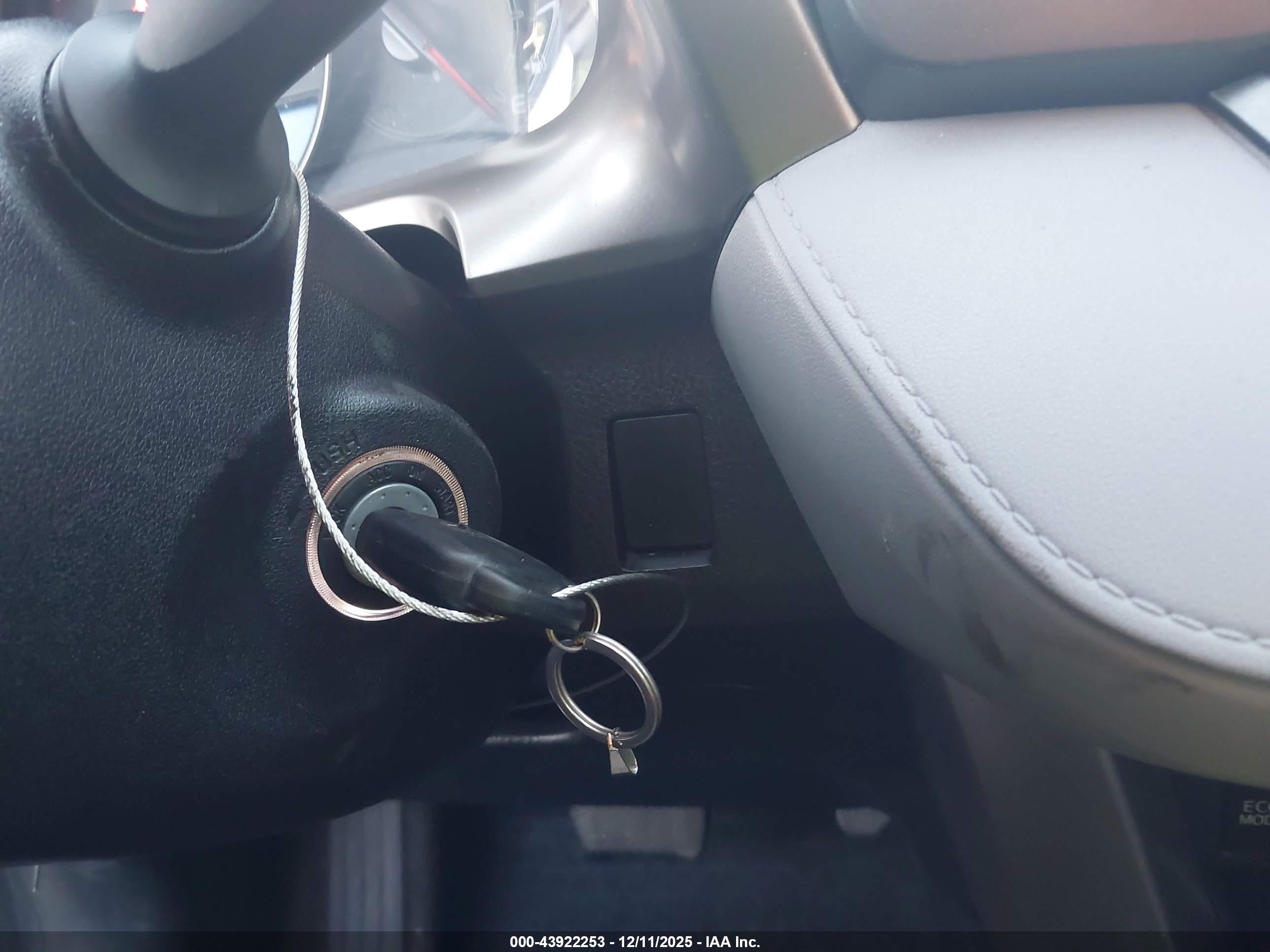 TOYOTA RAV4 image 11
