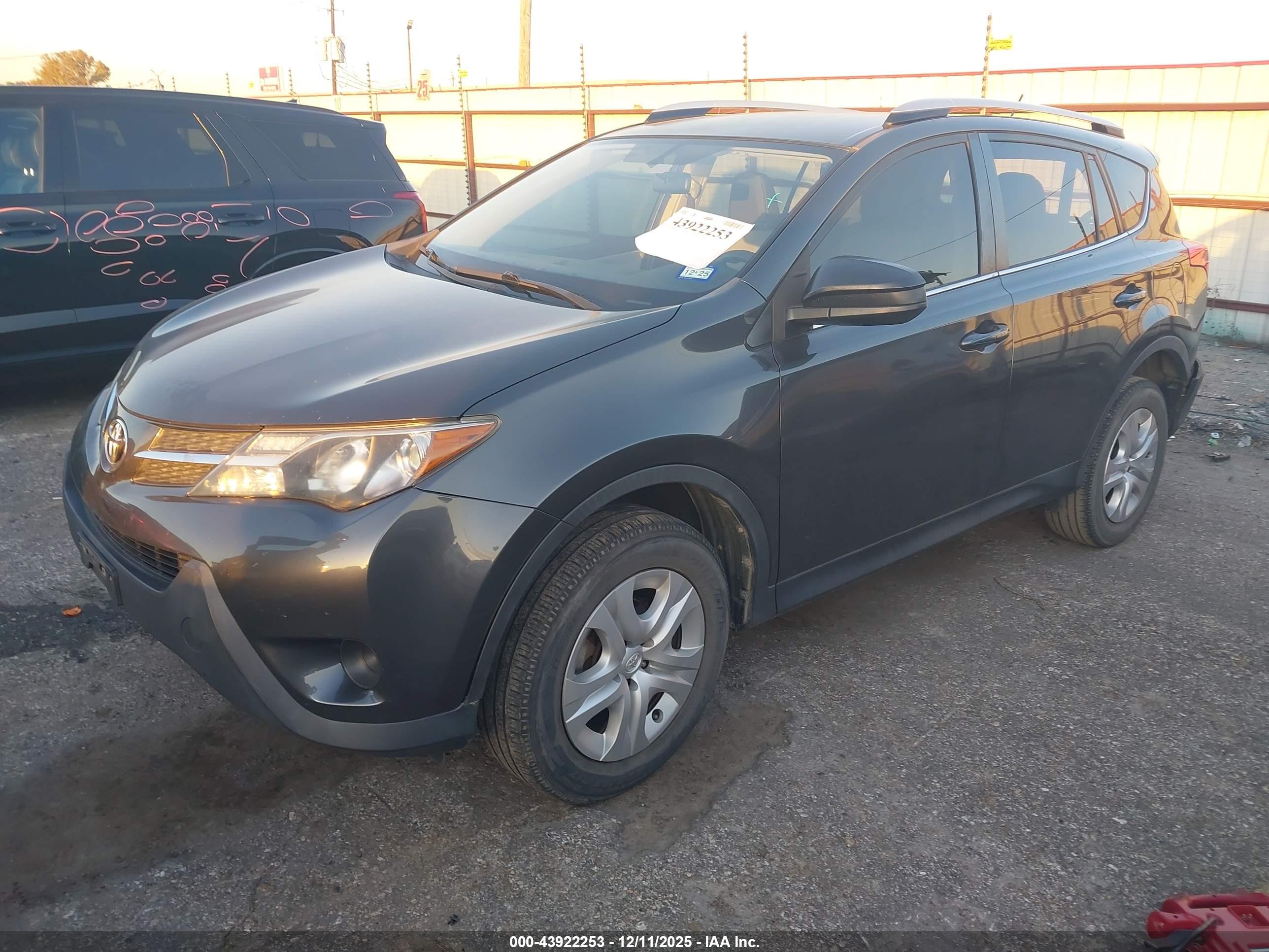 TOYOTA RAV4 image 2