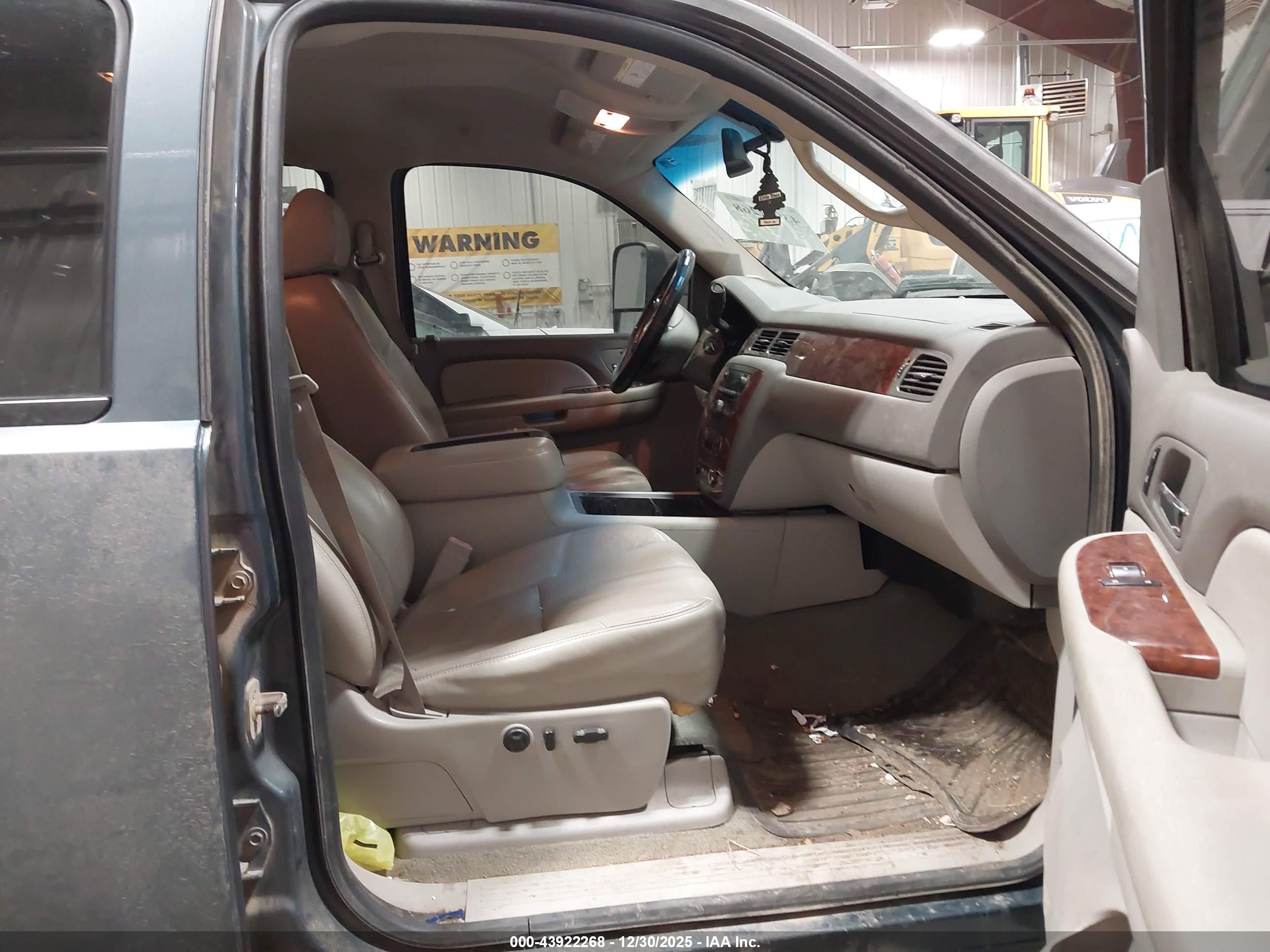 CHEVROLET SILVERADO image 5