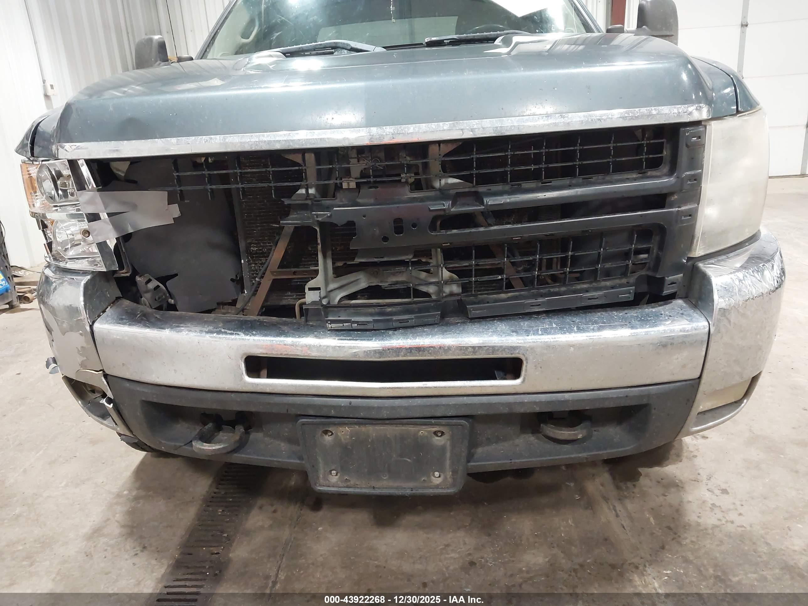 CHEVROLET SILVERADO image 6