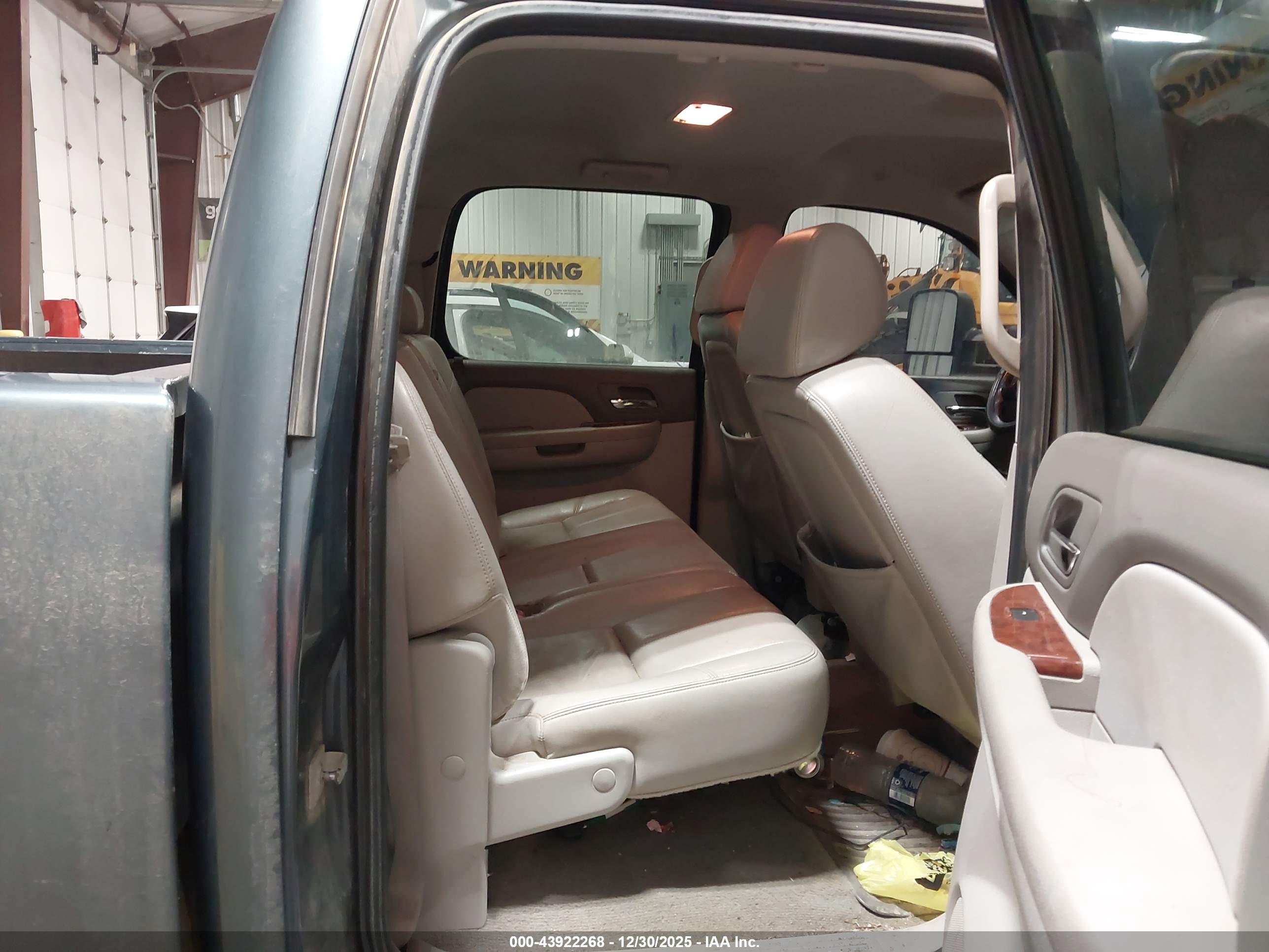 CHEVROLET SILVERADO image 8