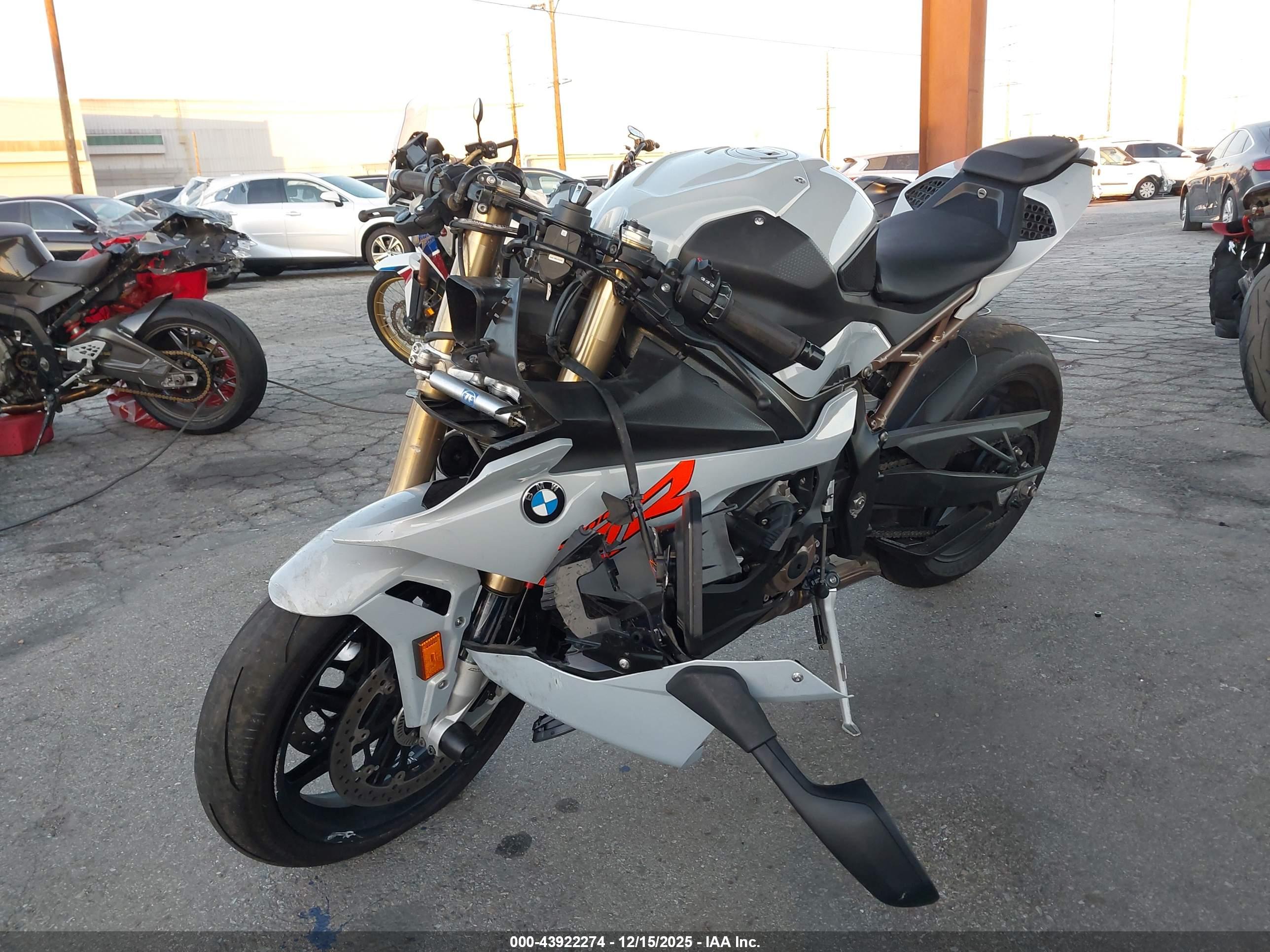 BMW S image 2