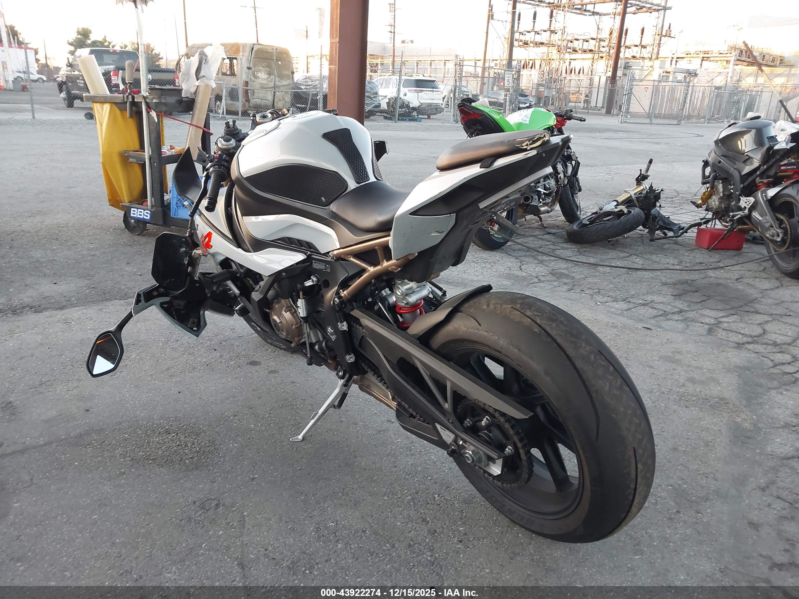 BMW S image 3