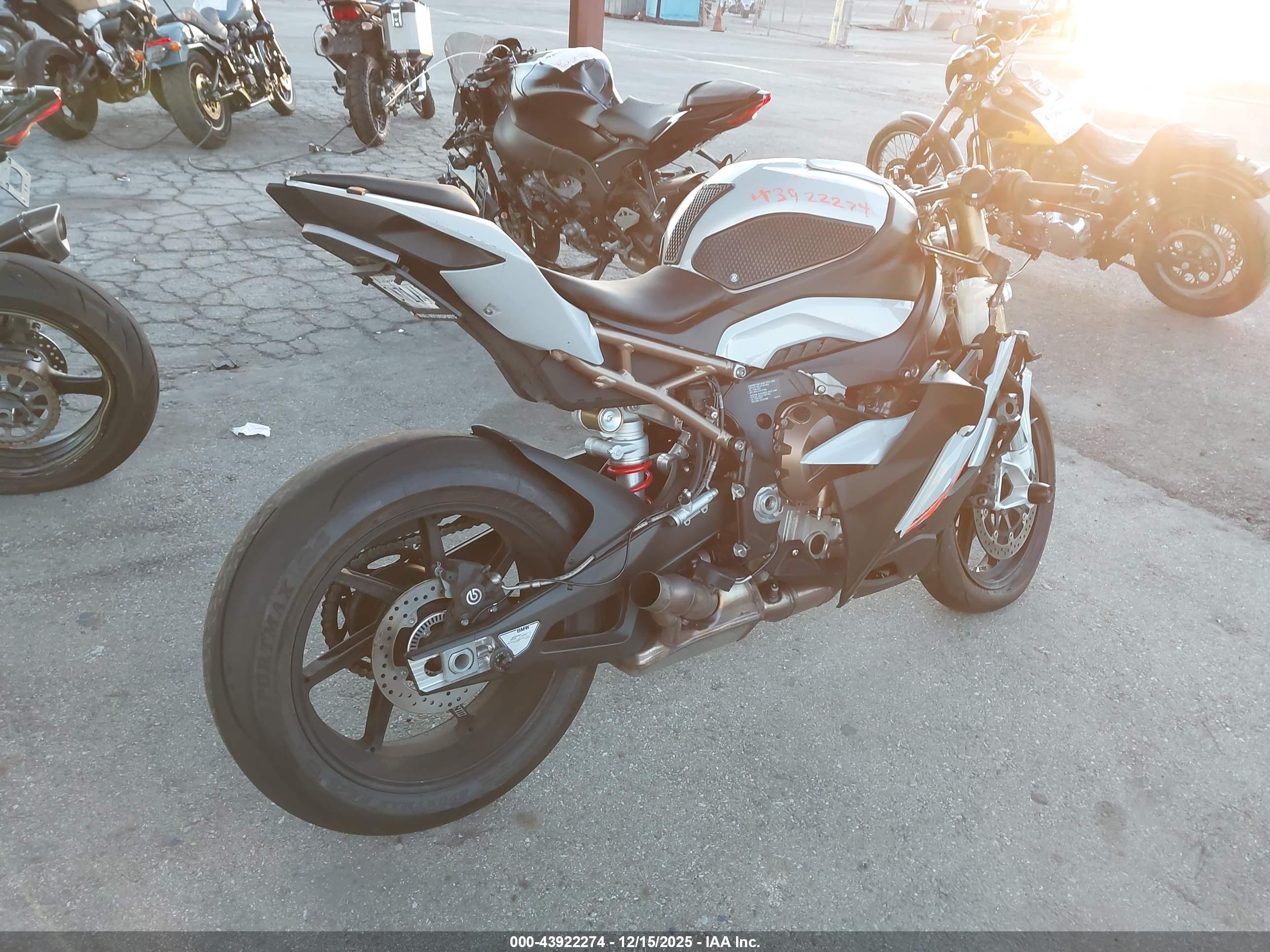 BMW S image 4