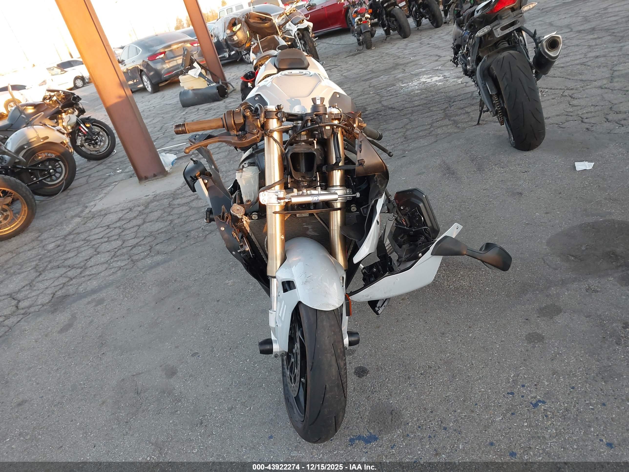 BMW S image 5