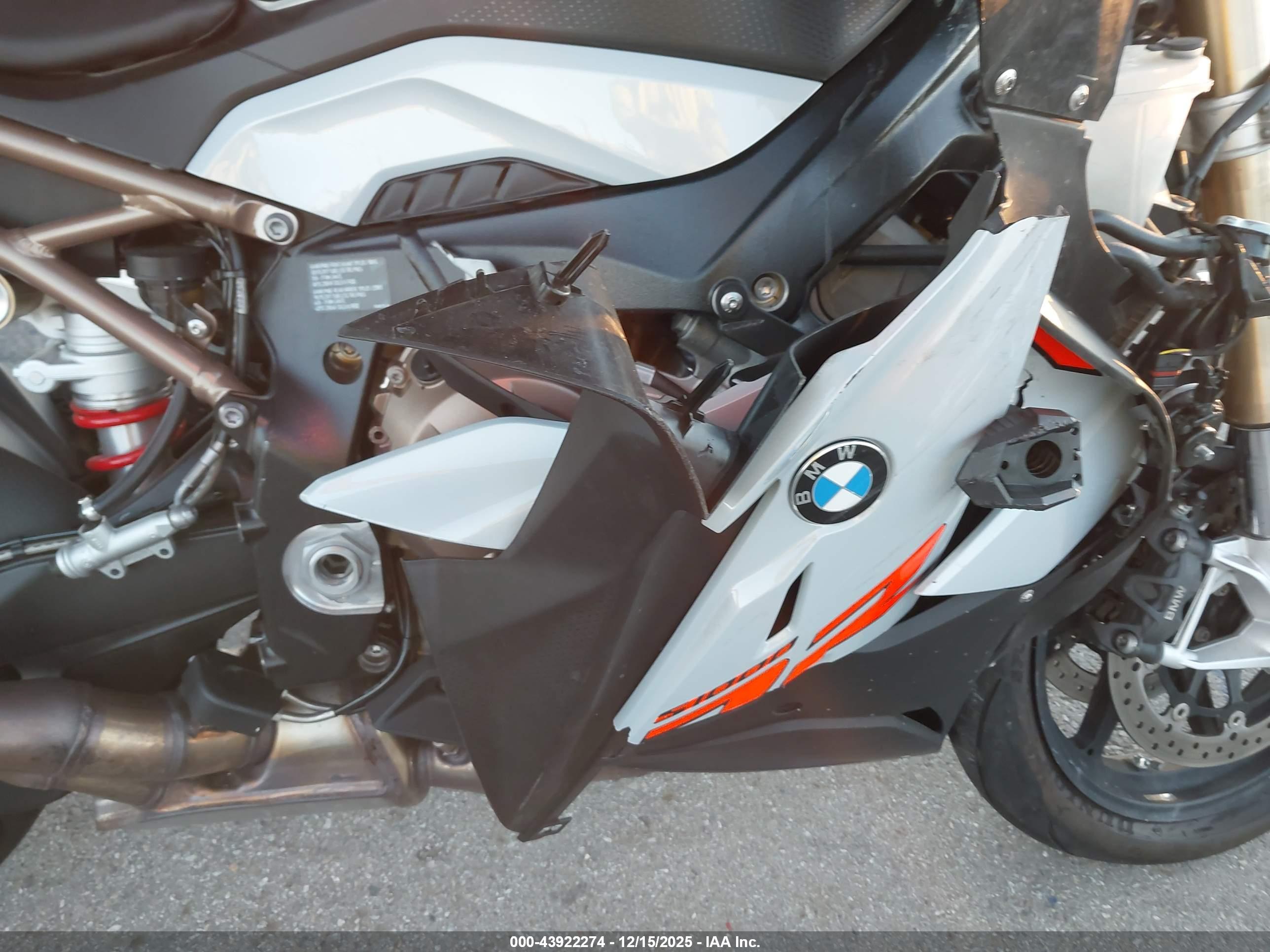 BMW S image 8