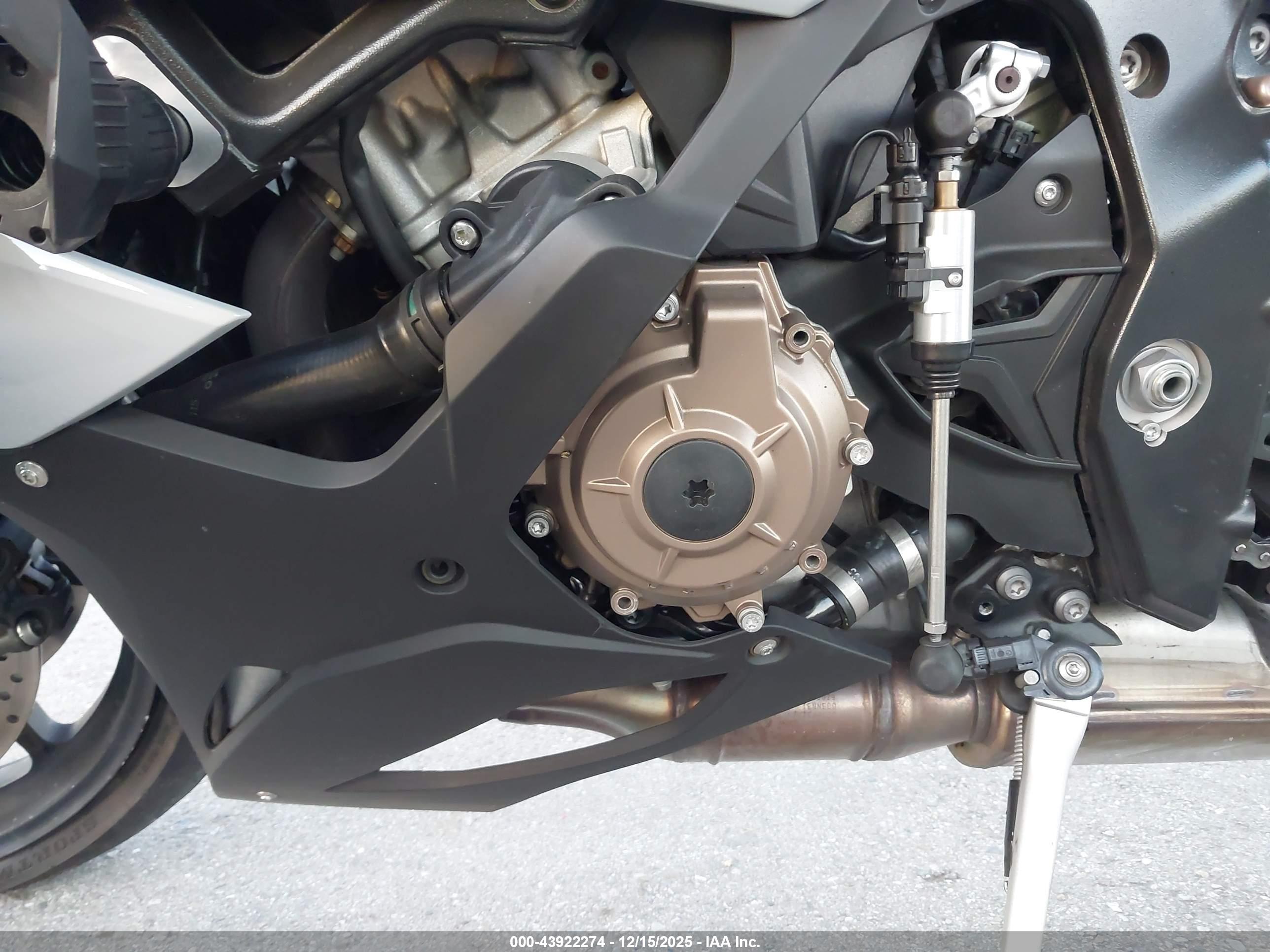 BMW S image 9