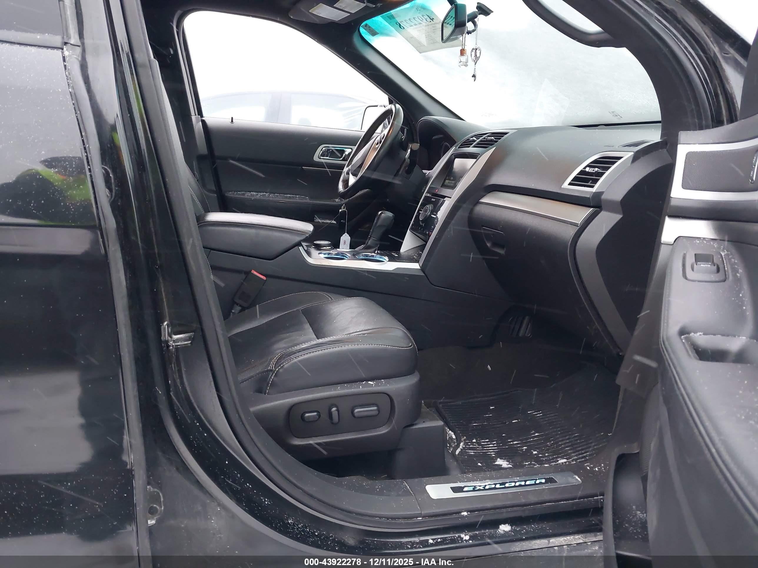 FORD EXPLORER image 5