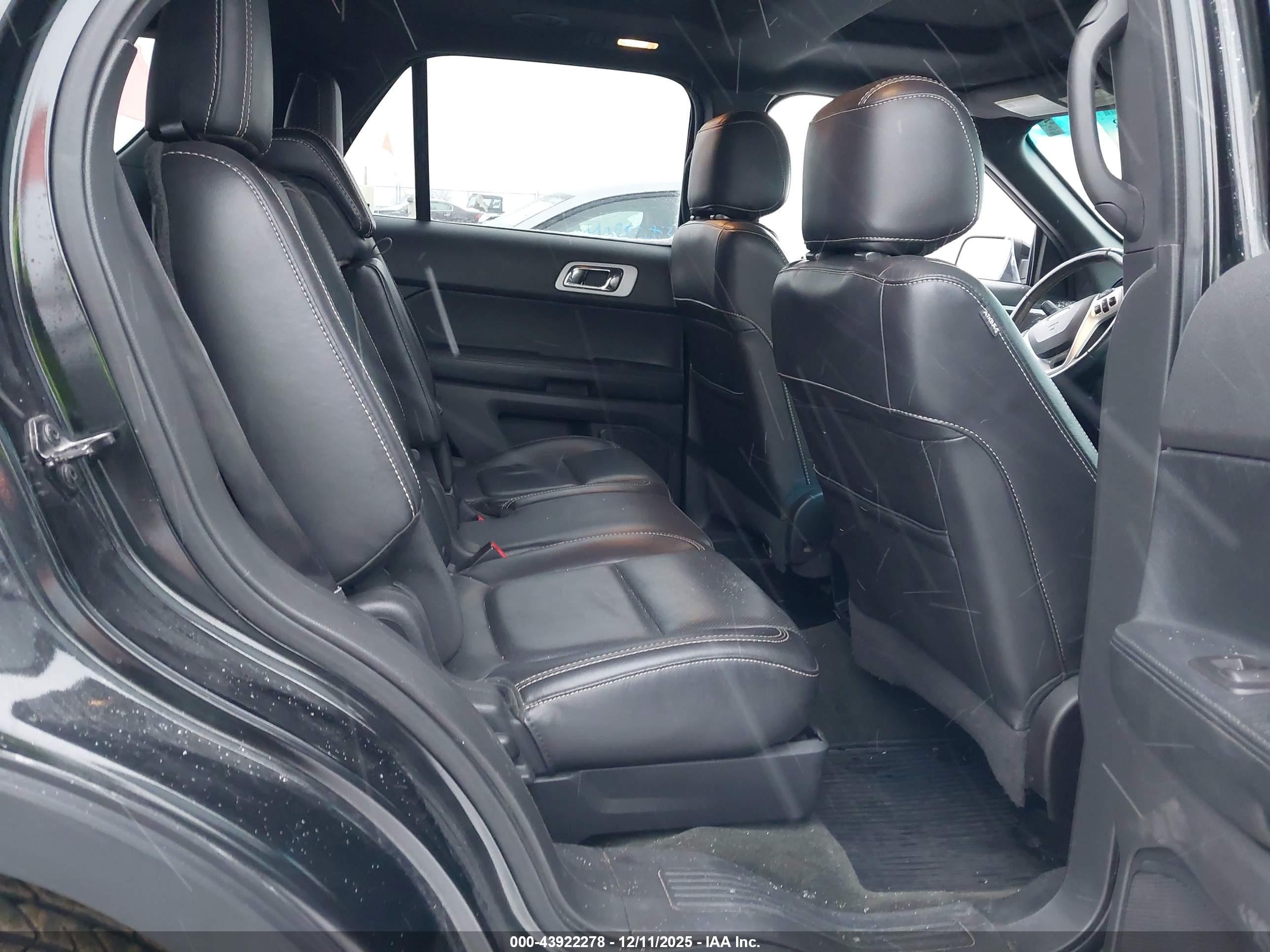 FORD EXPLORER image 8