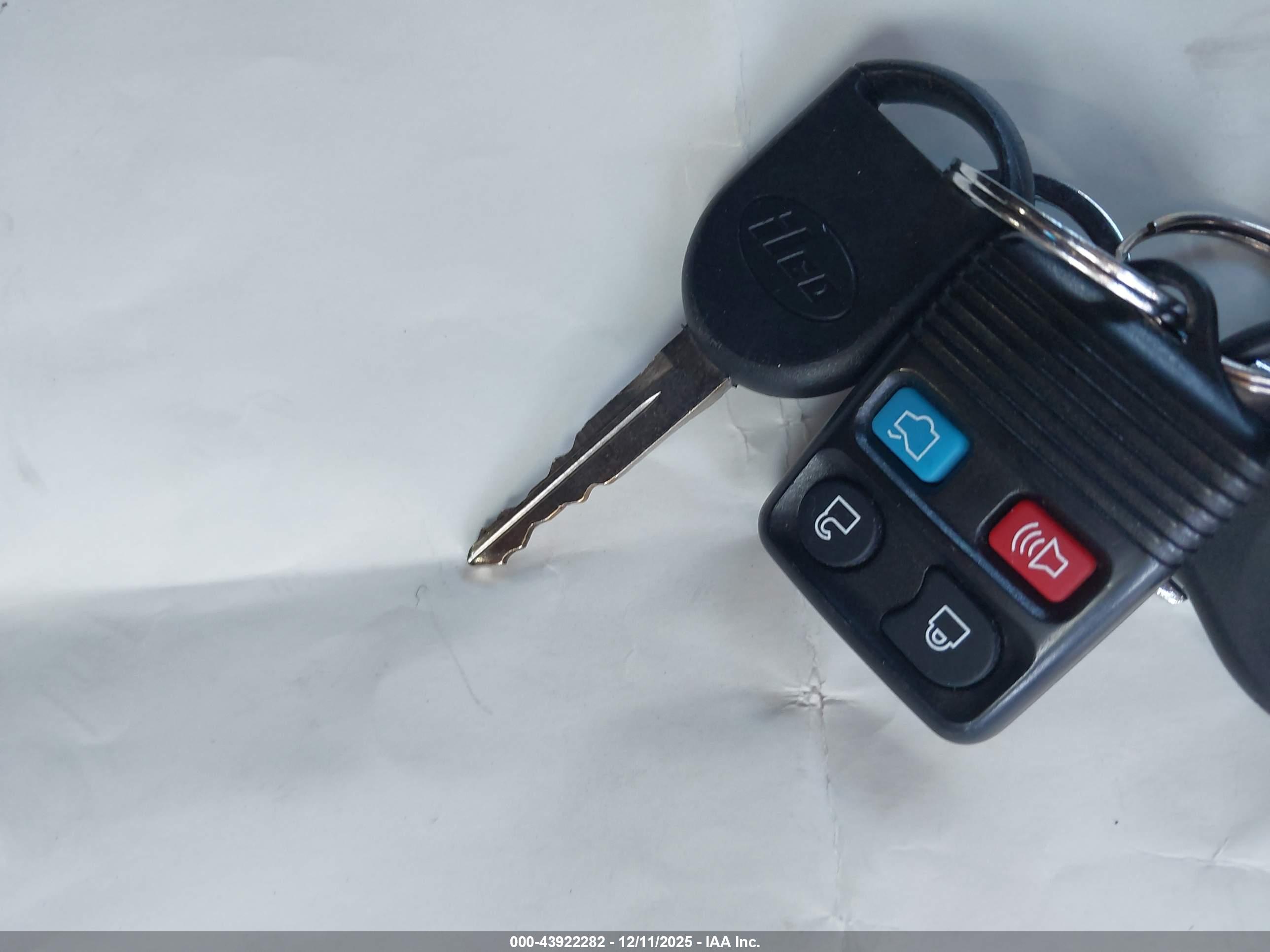 LINCOLN TOWN image 11