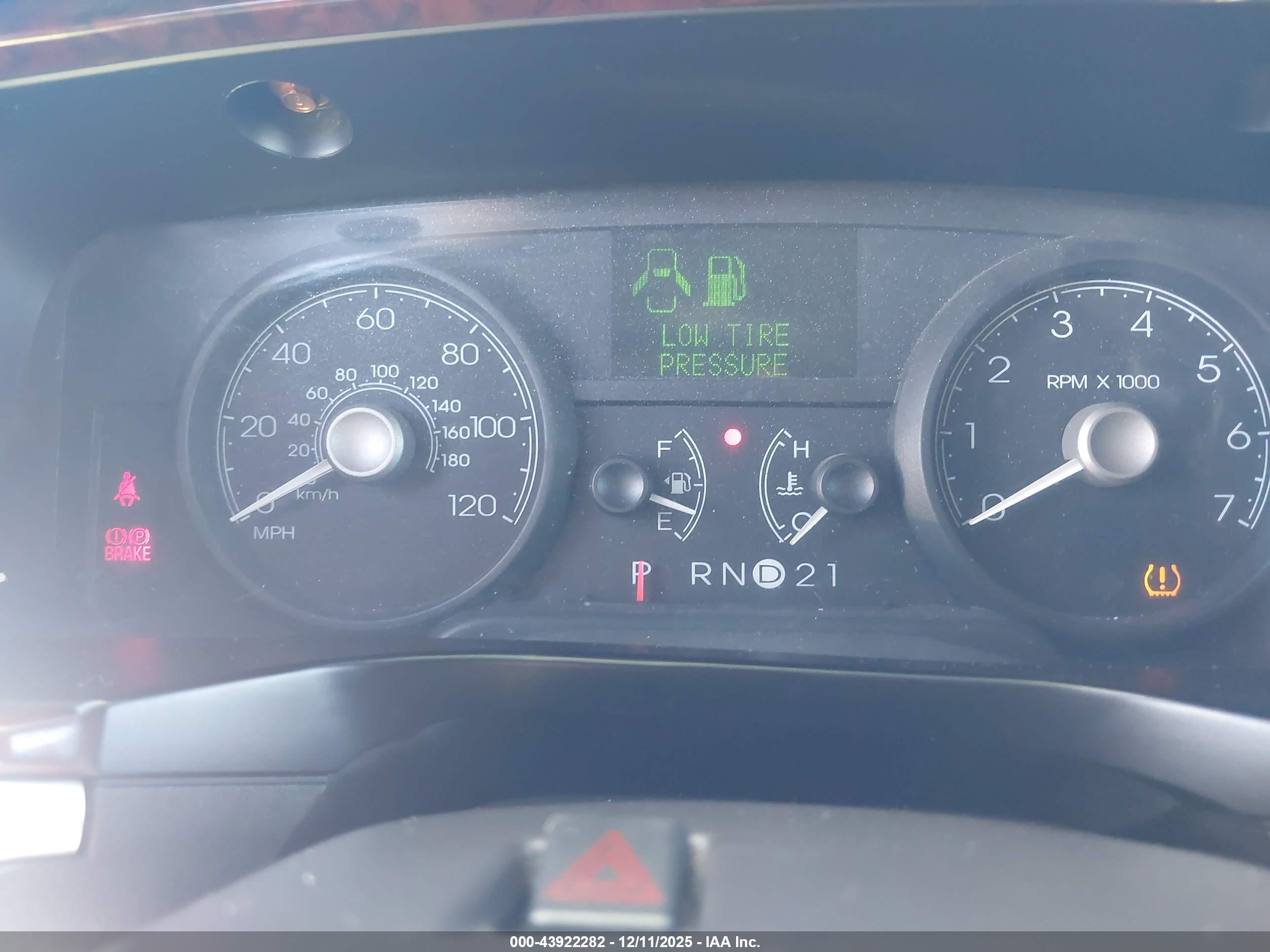 LINCOLN TOWN image 7