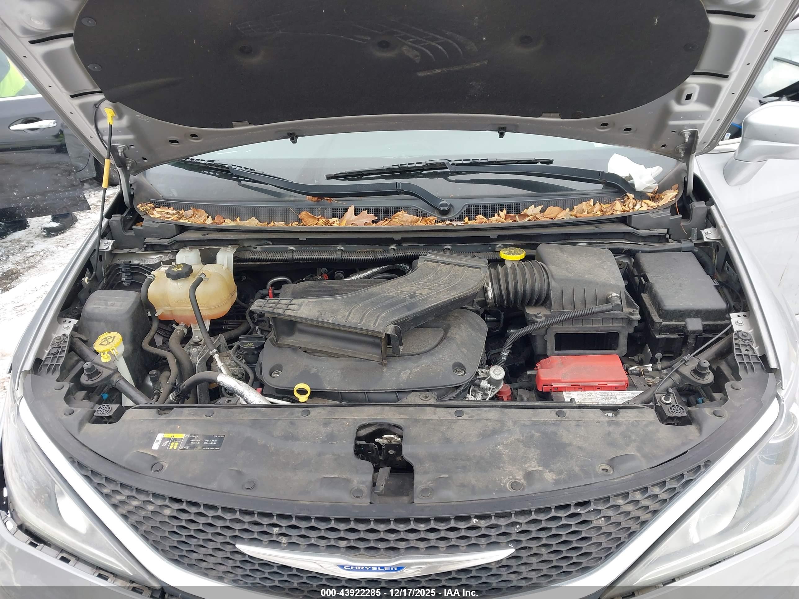 CHRYSLER PACIFICA image 10
