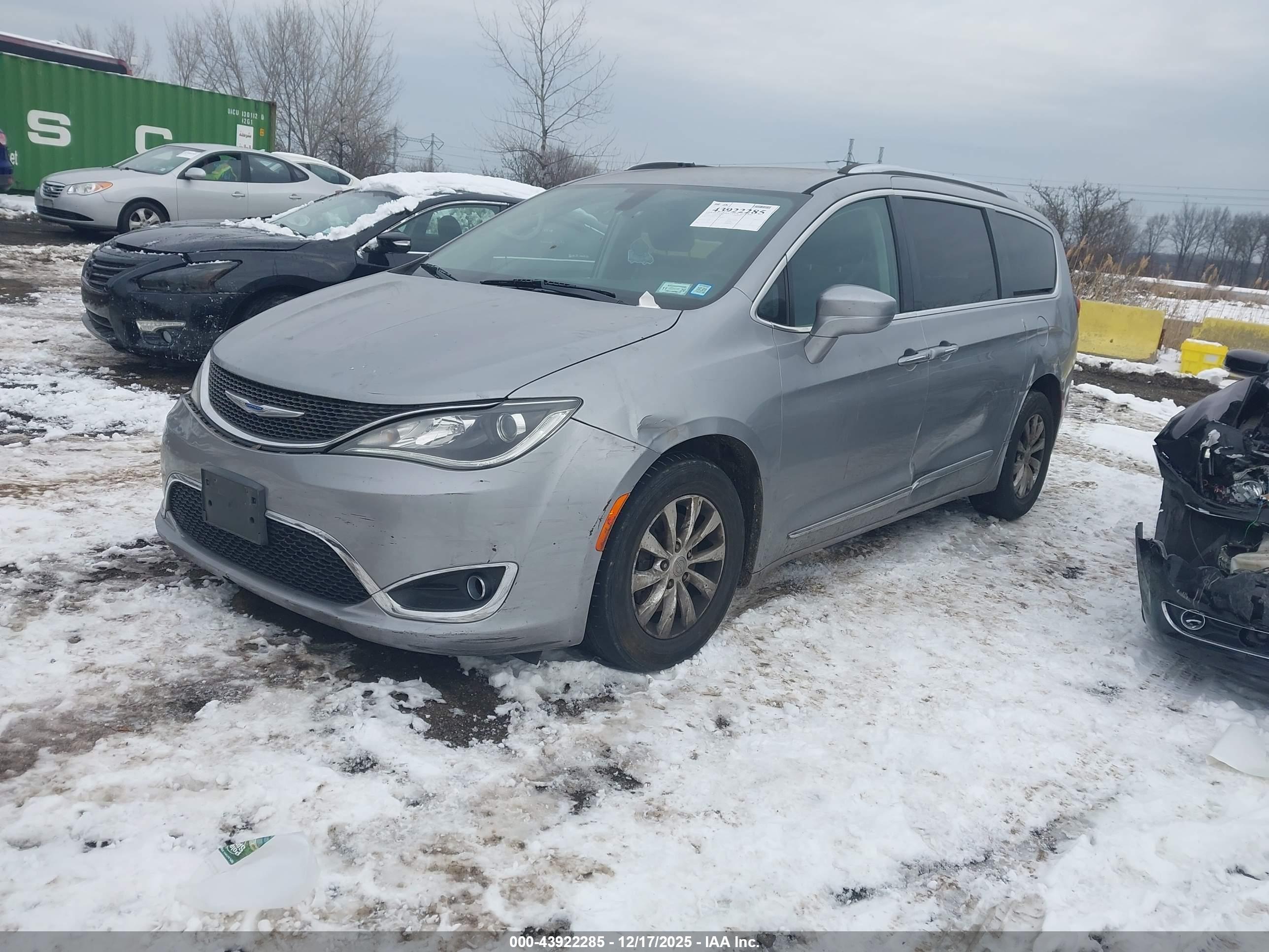 CHRYSLER PACIFICA image 2