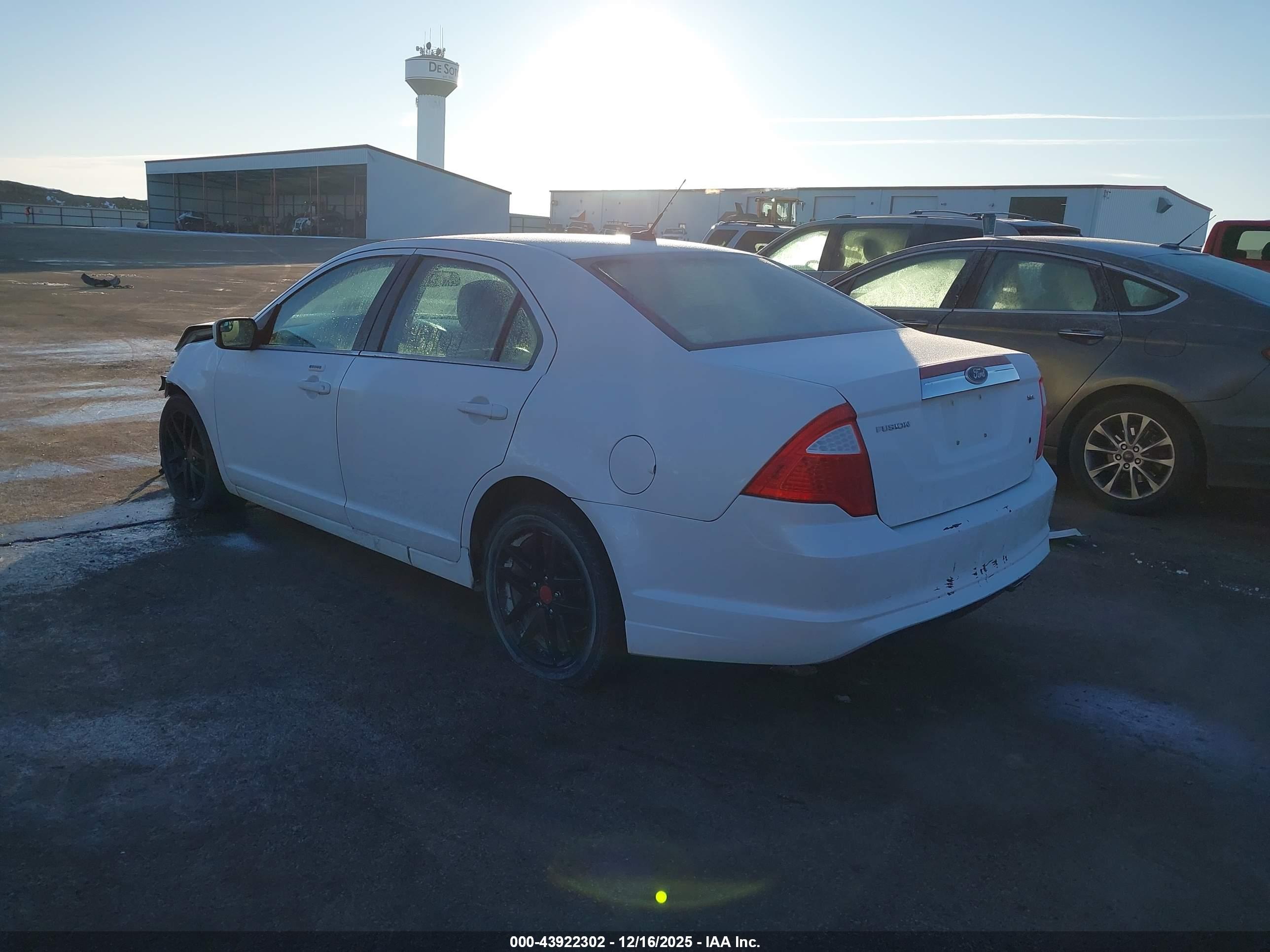 FORD FUSION image 3
