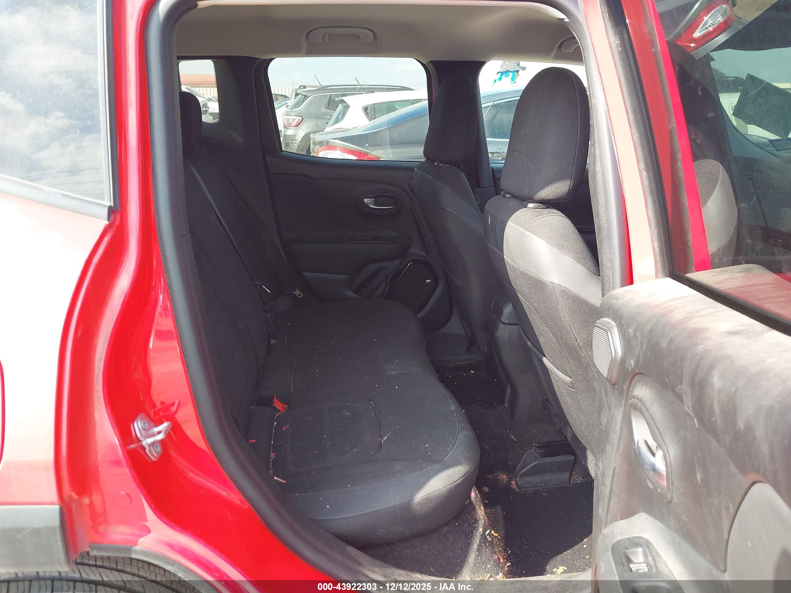 JEEP RENEGADE image 8