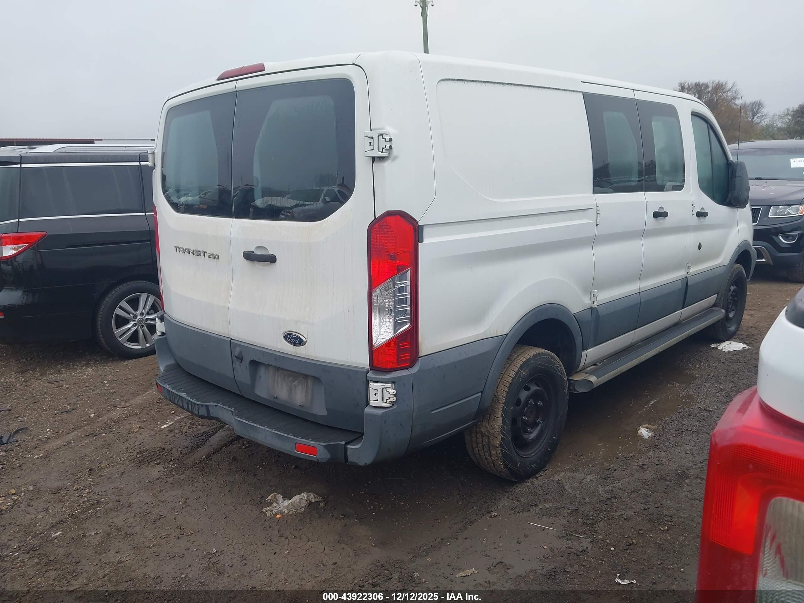 FORD TRANSIT-250 image 4