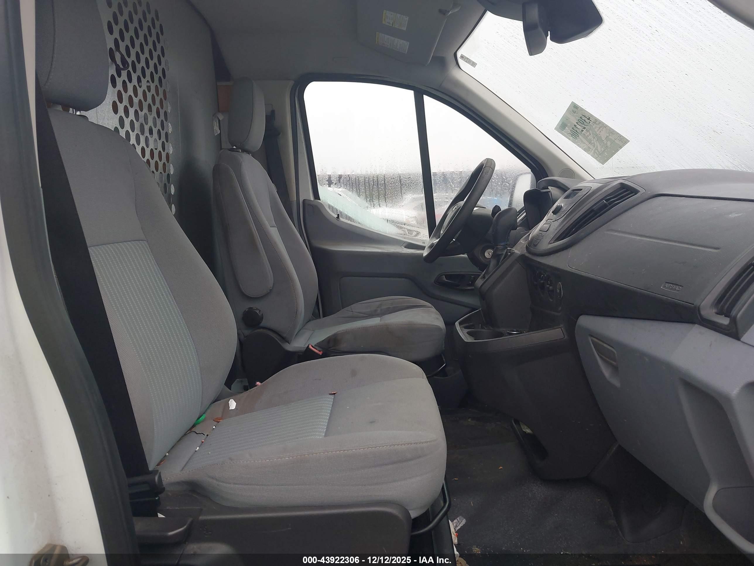 FORD TRANSIT-250 image 5