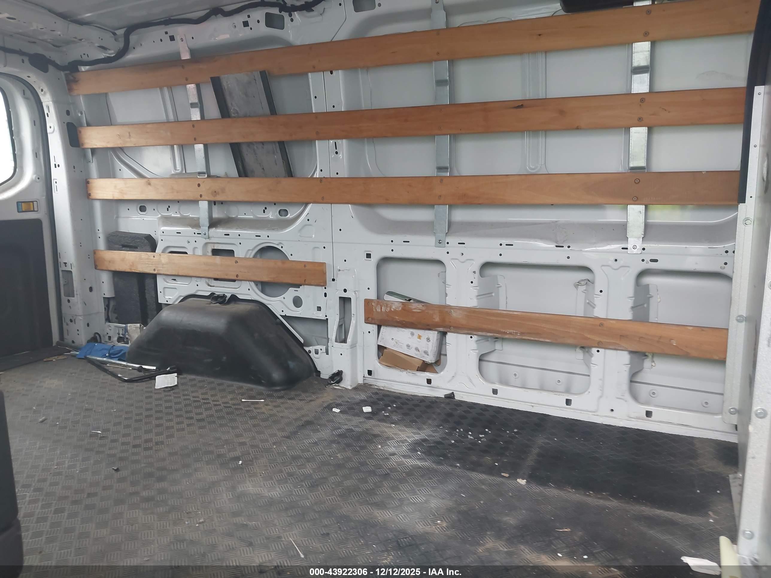 FORD TRANSIT-250 image 8