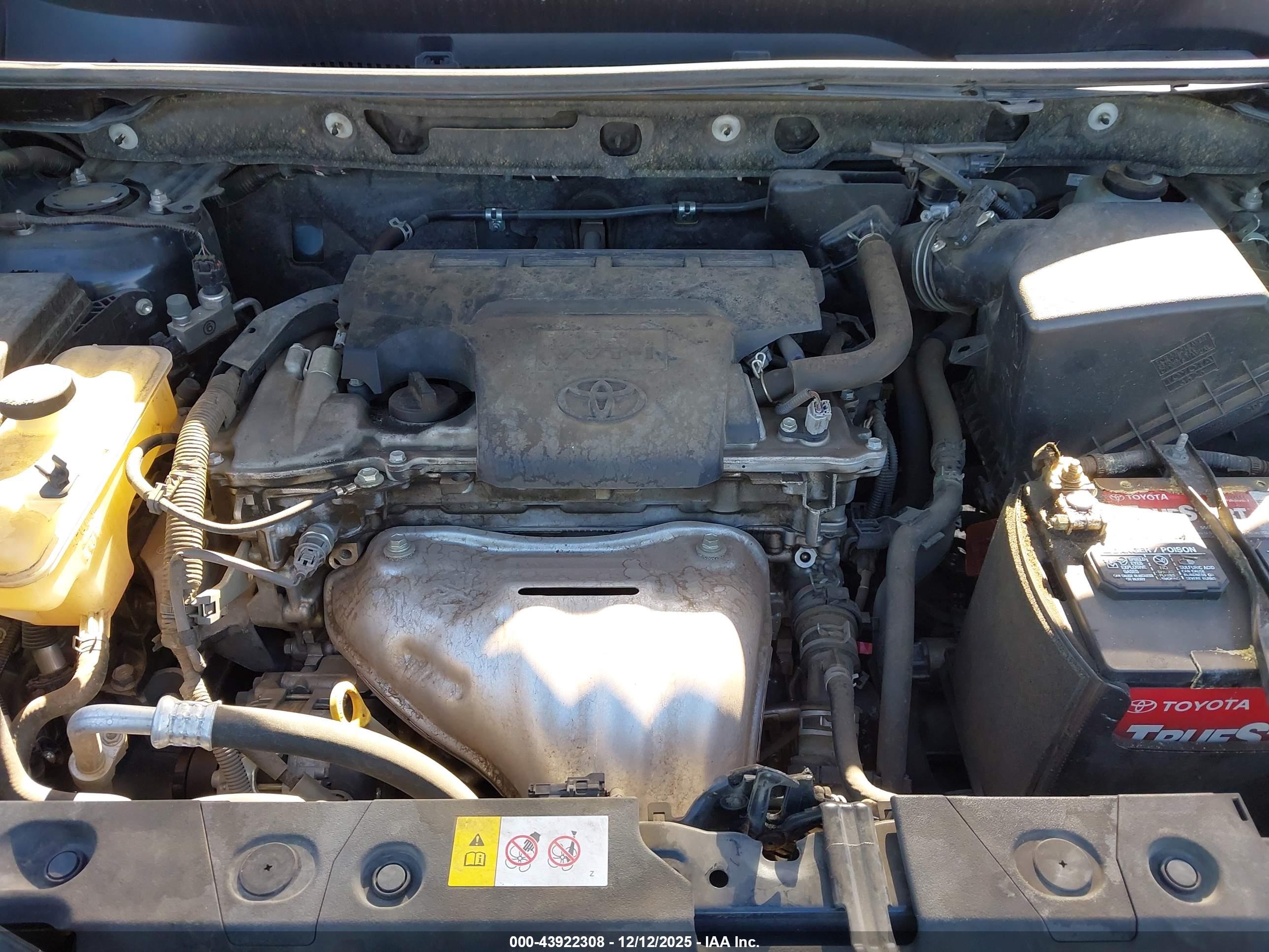 TOYOTA RAV4 image 10