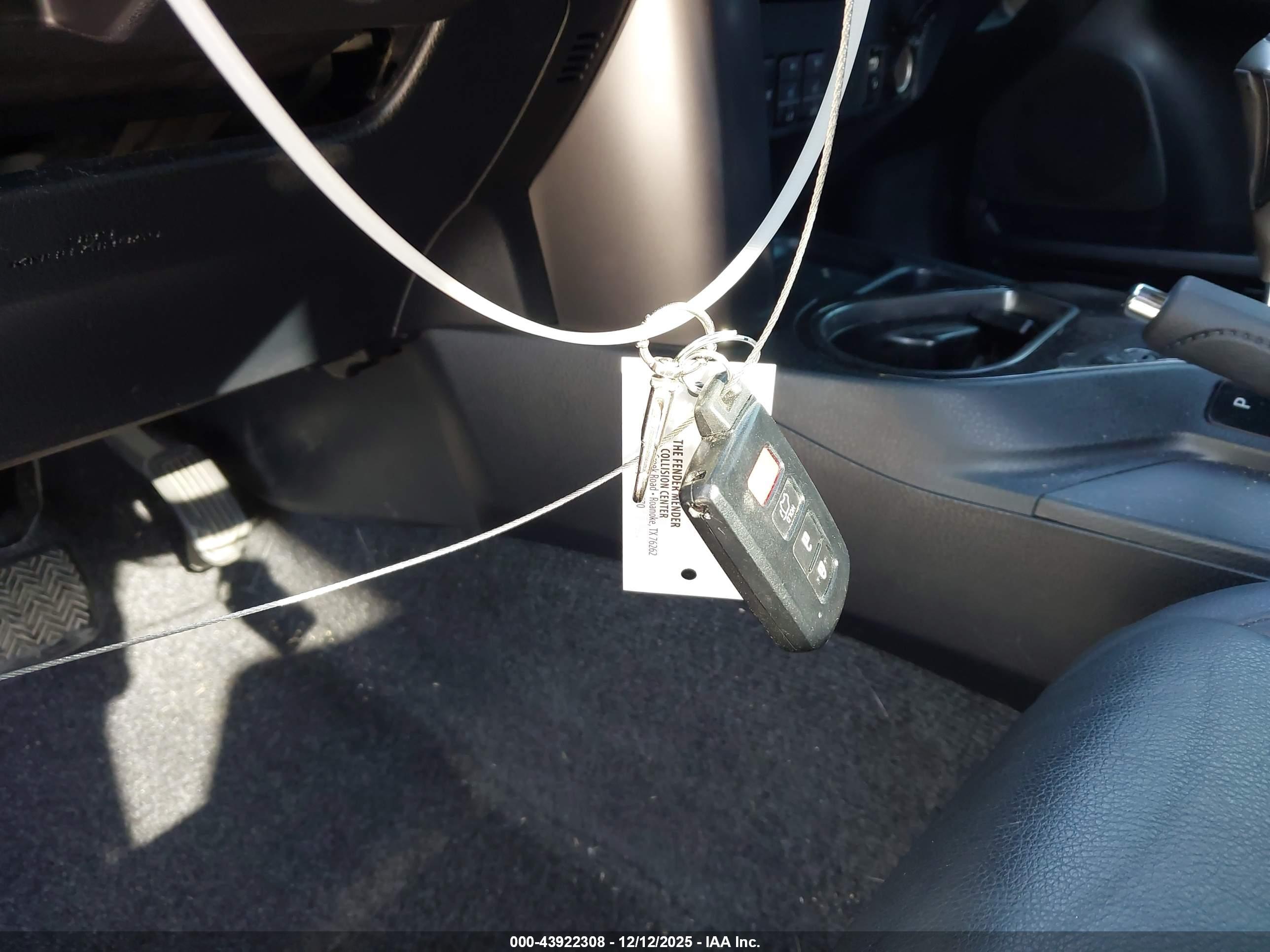 TOYOTA RAV4 image 11