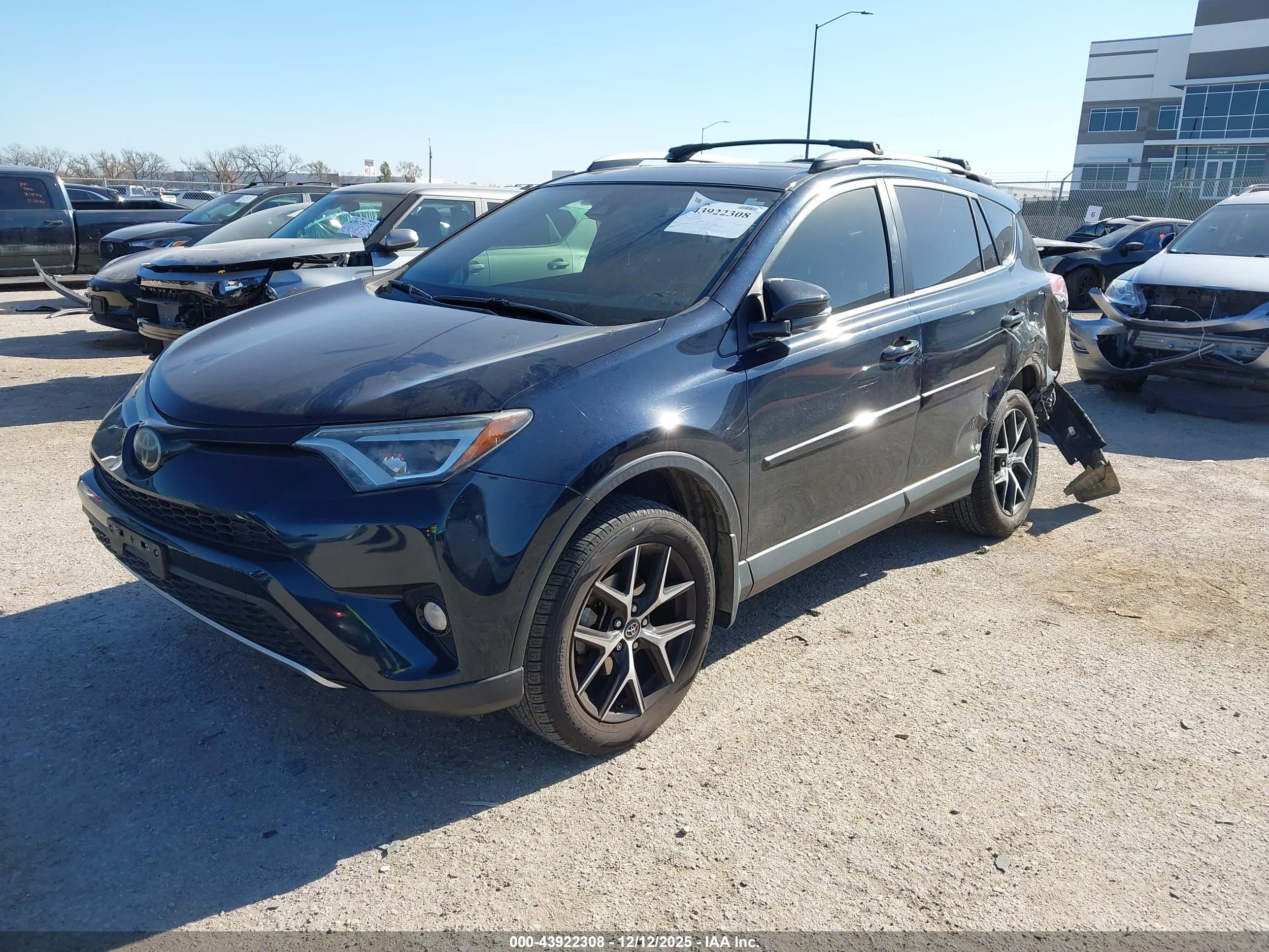 TOYOTA RAV4 image 2