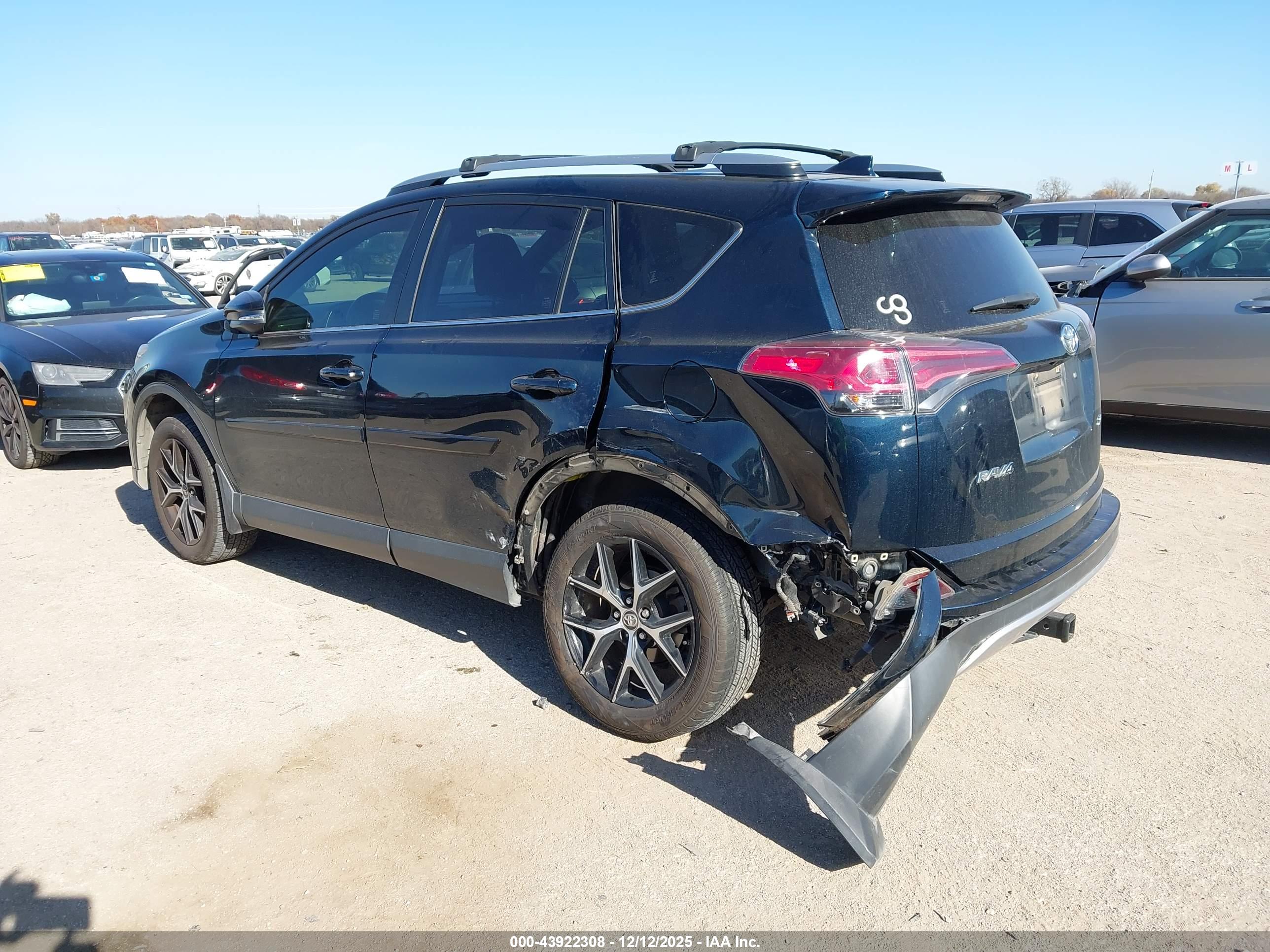 TOYOTA RAV4 image 3