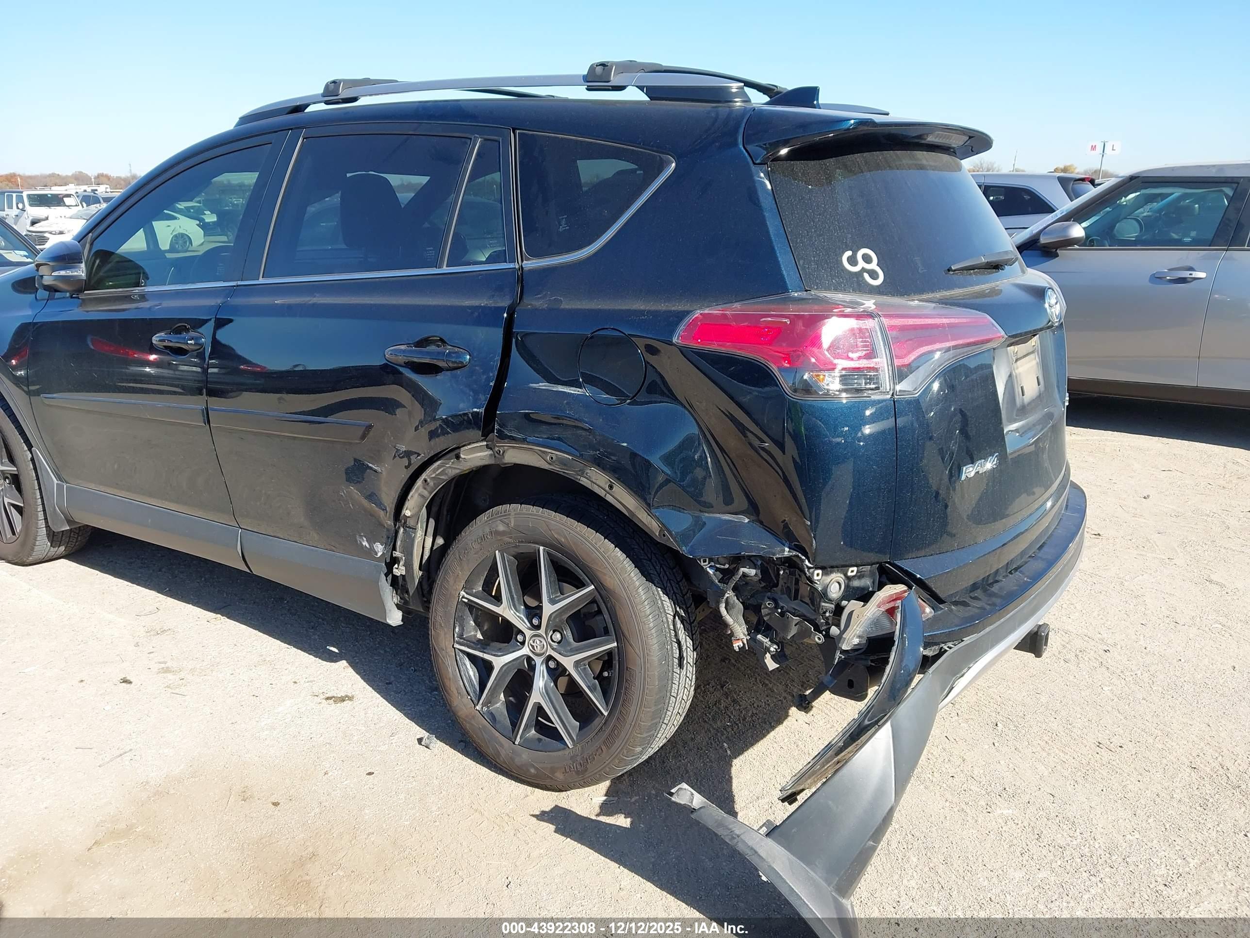 TOYOTA RAV4 image 6
