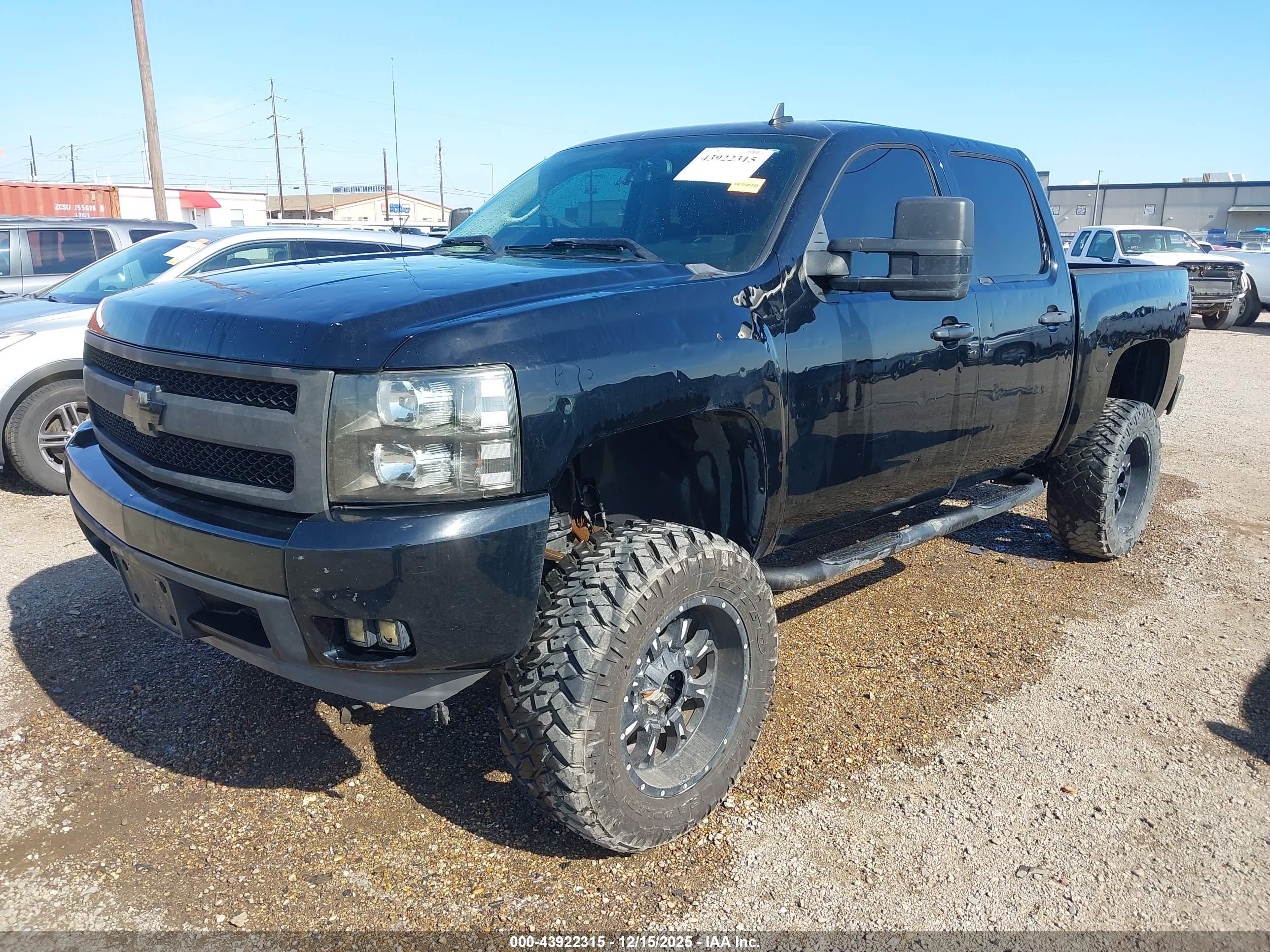 CHEVROLET SILVERADO image 2