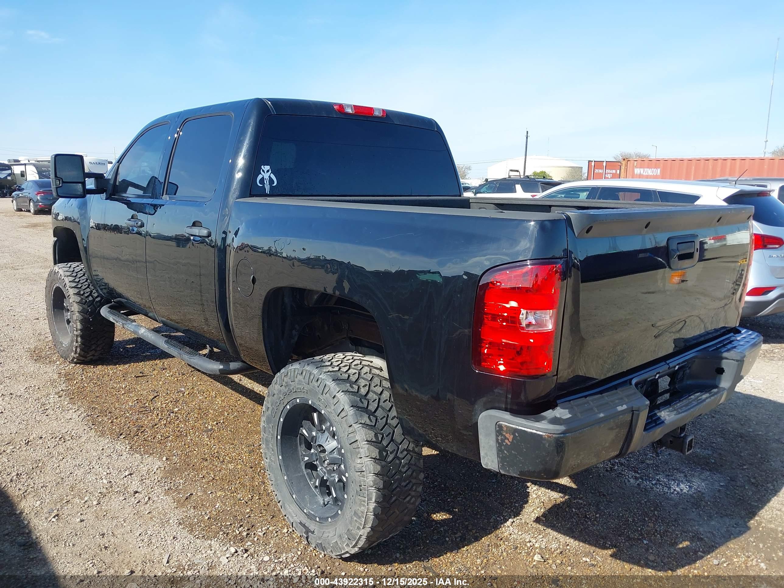 CHEVROLET SILVERADO image 3