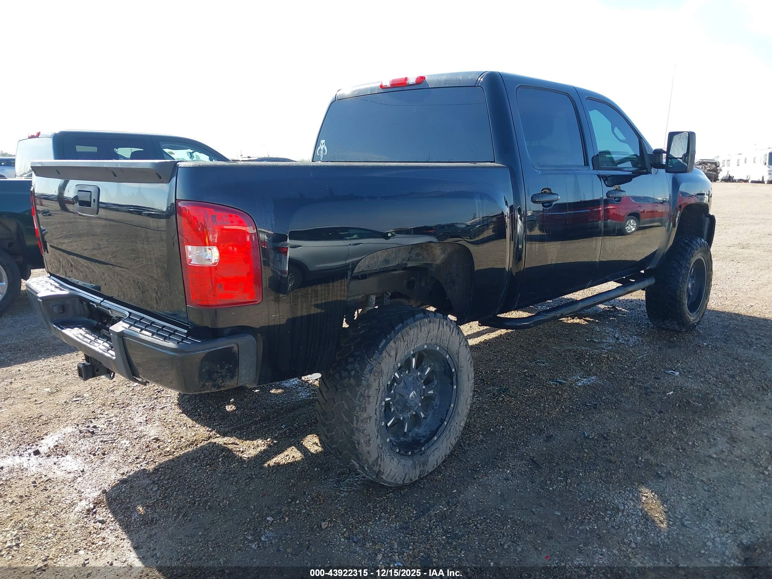 CHEVROLET SILVERADO image 4
