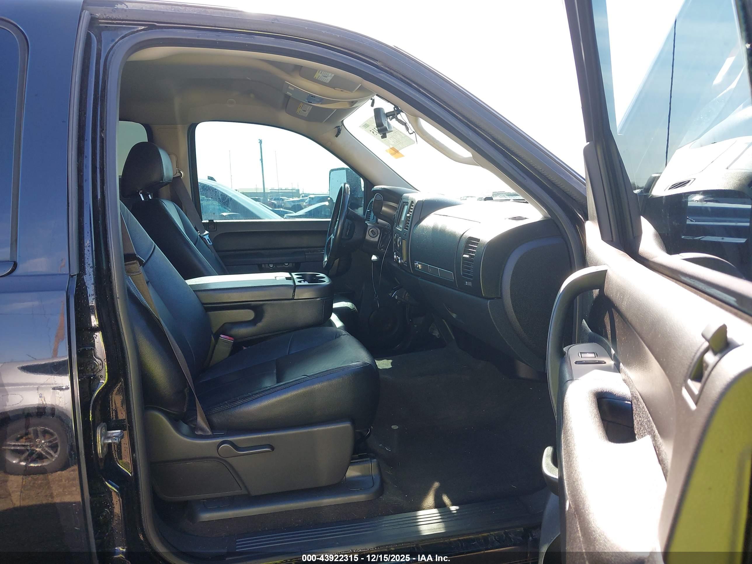 CHEVROLET SILVERADO image 5