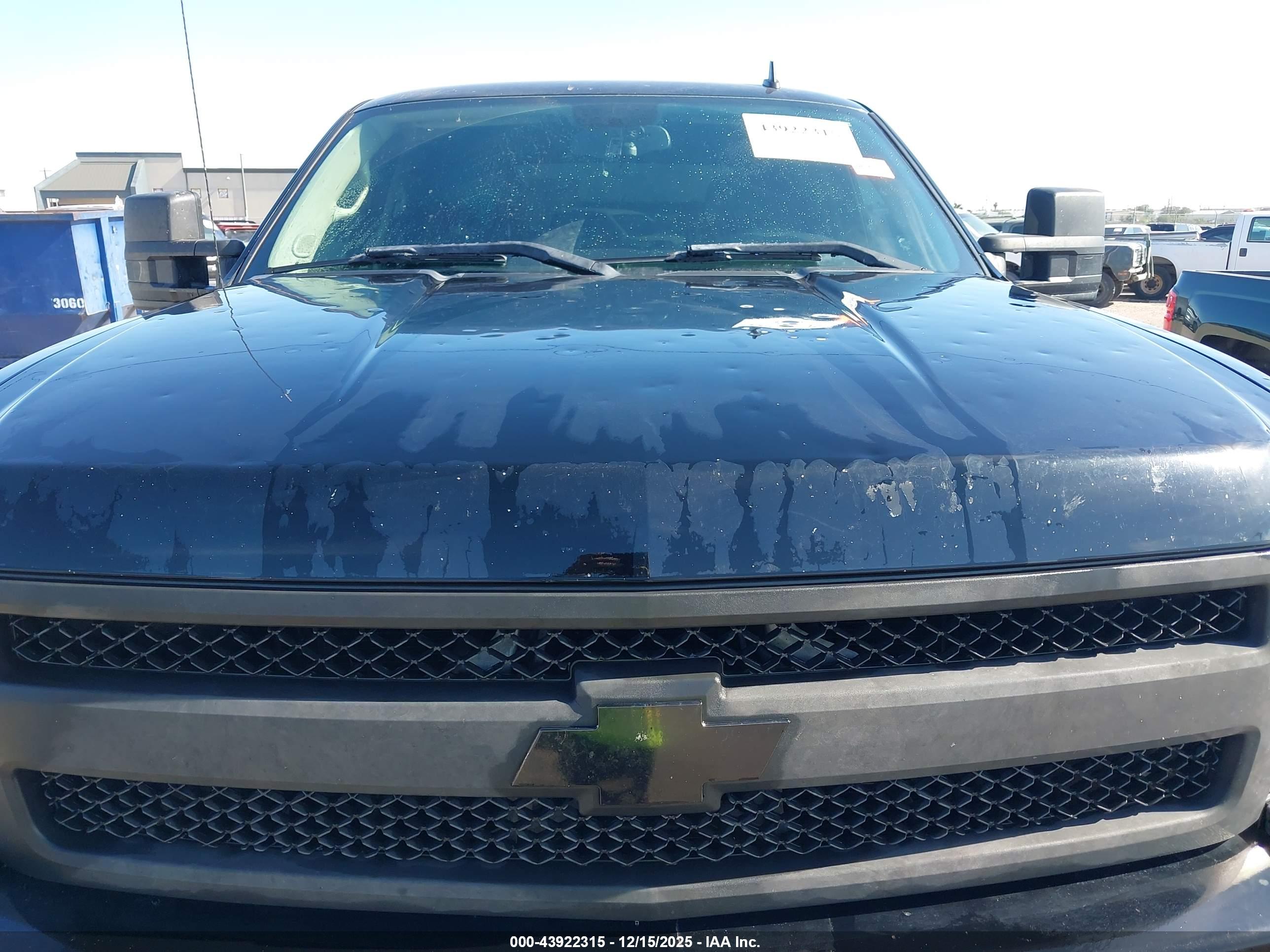CHEVROLET SILVERADO image 6