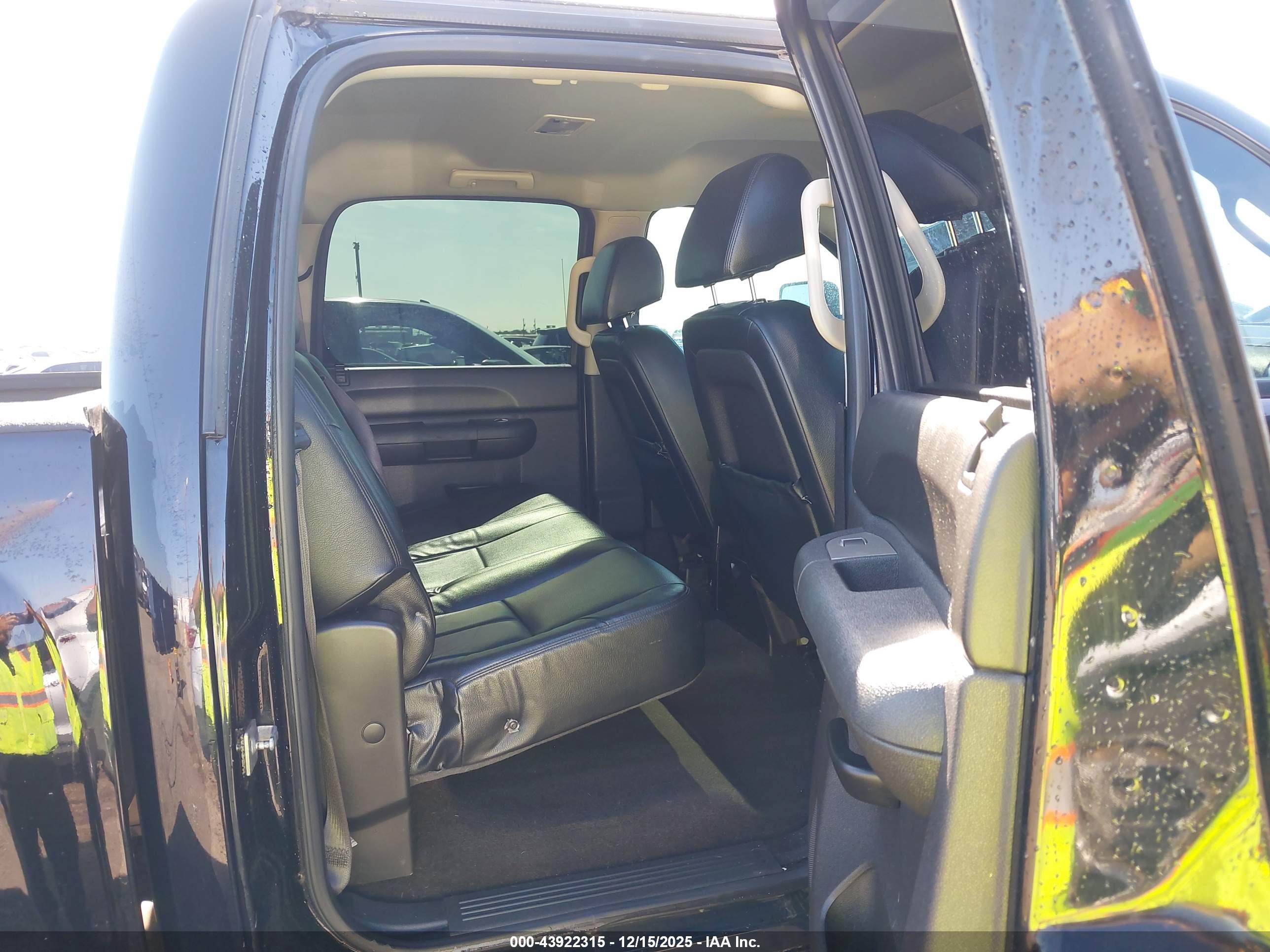 CHEVROLET SILVERADO image 8