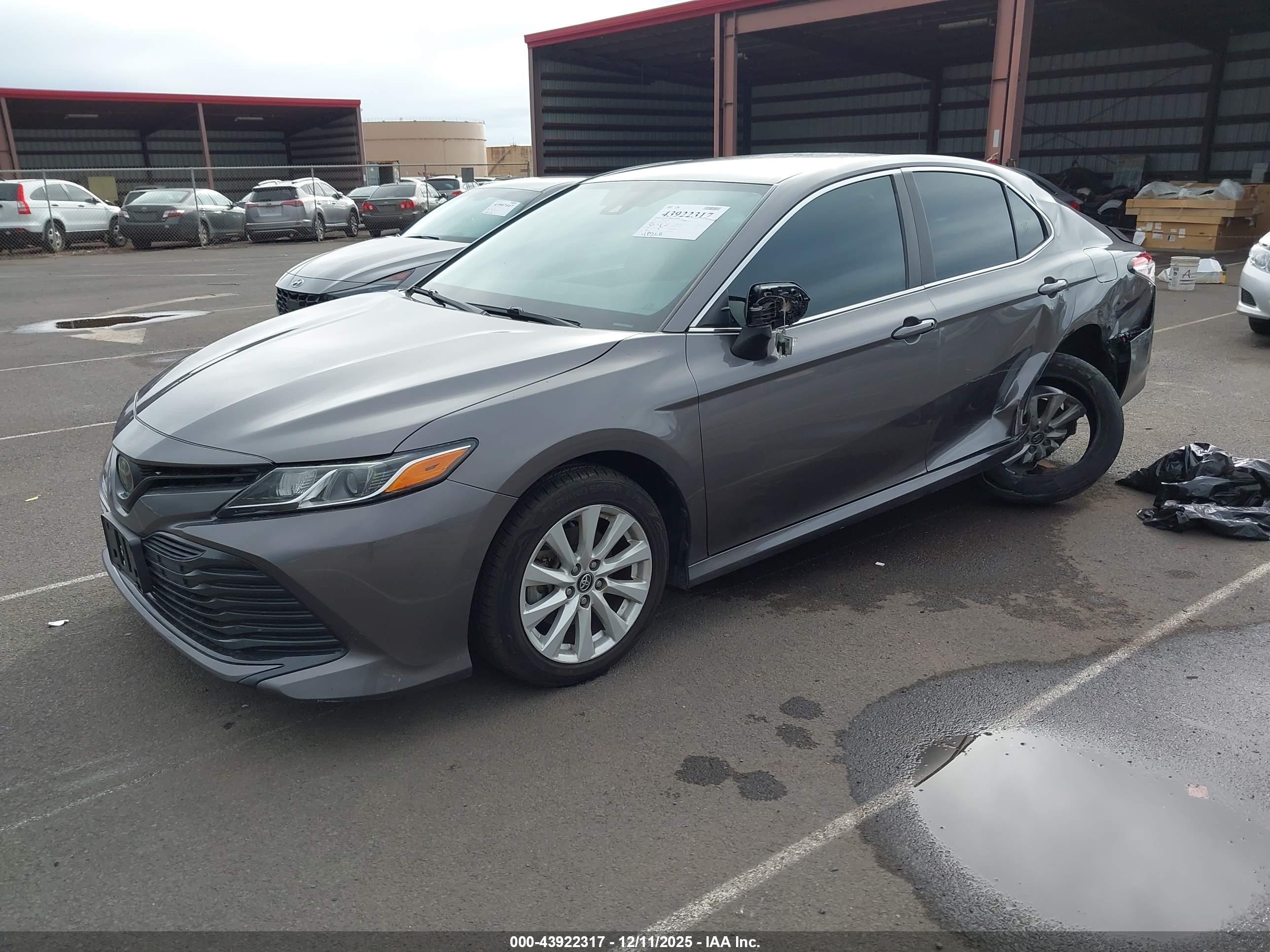 TOYOTA CAMRY image 2