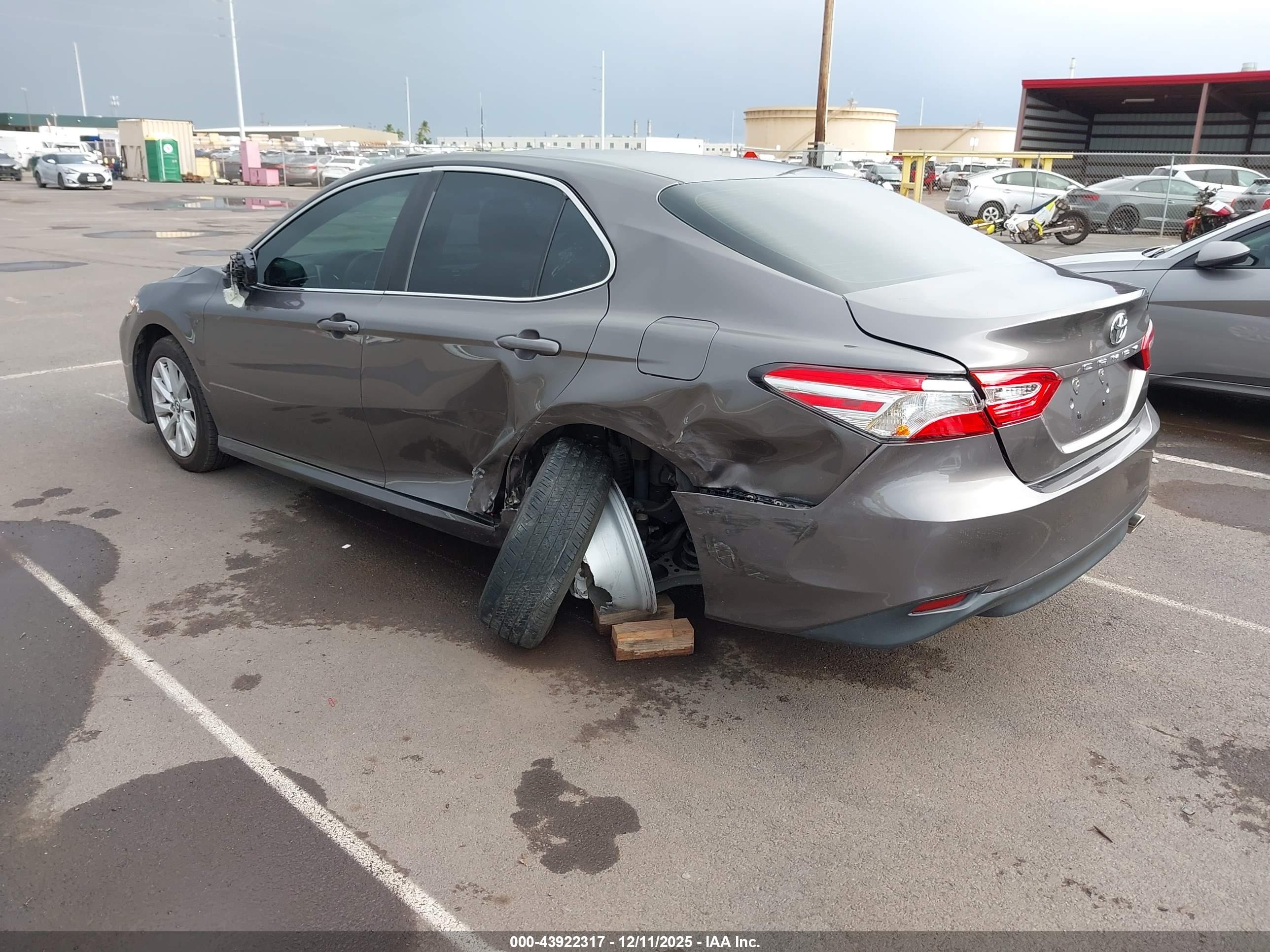 TOYOTA CAMRY image 3