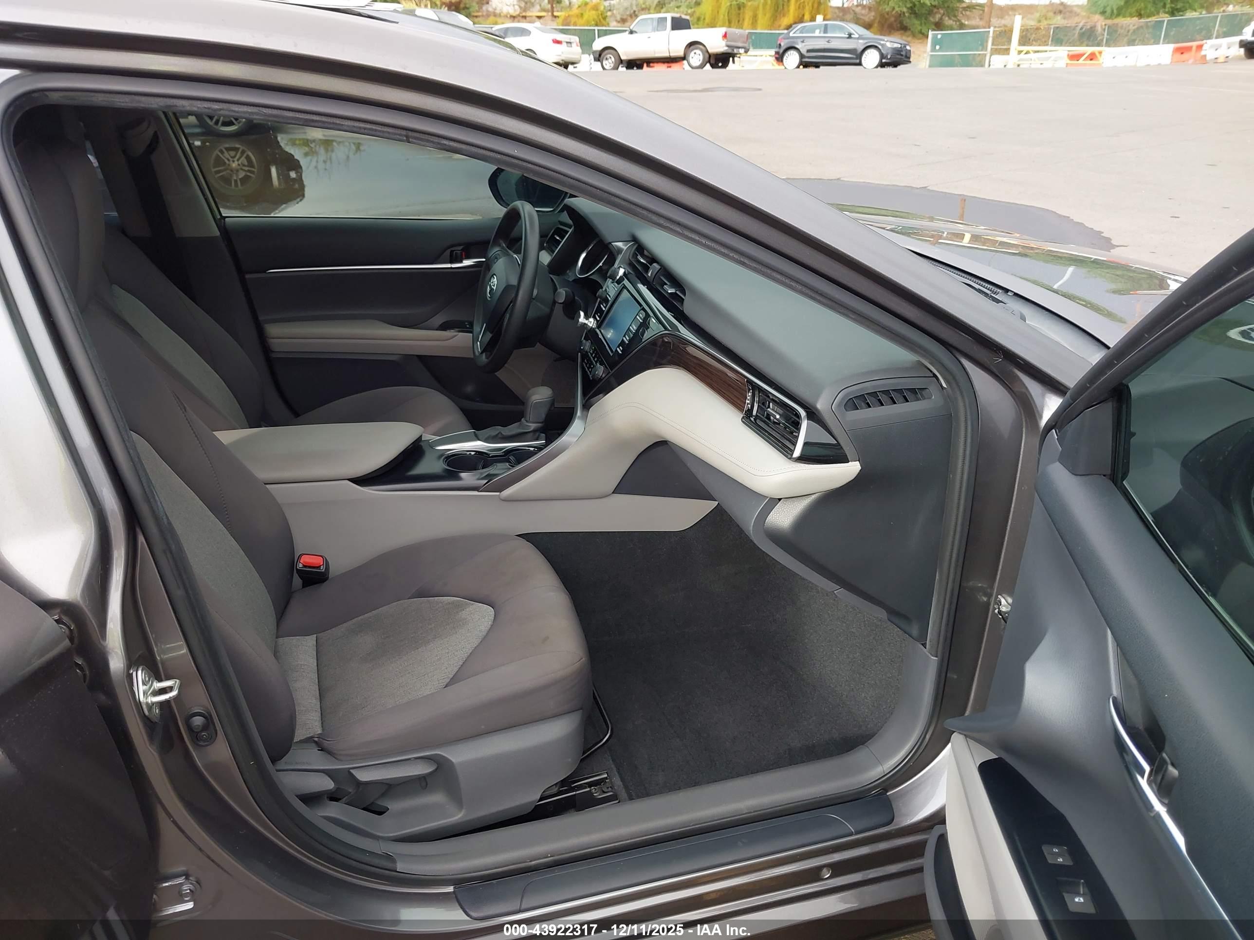 TOYOTA CAMRY image 5