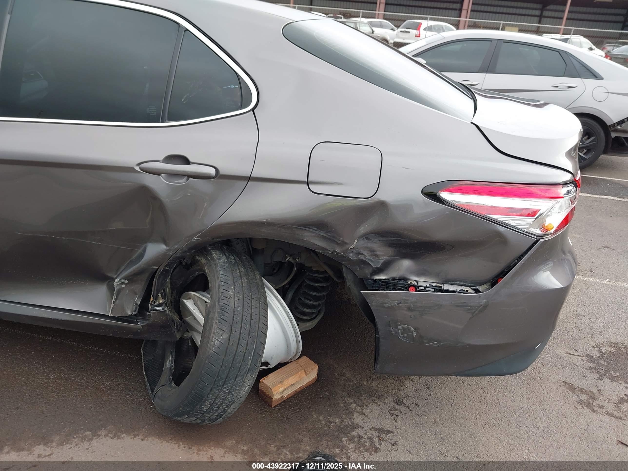 TOYOTA CAMRY image 6