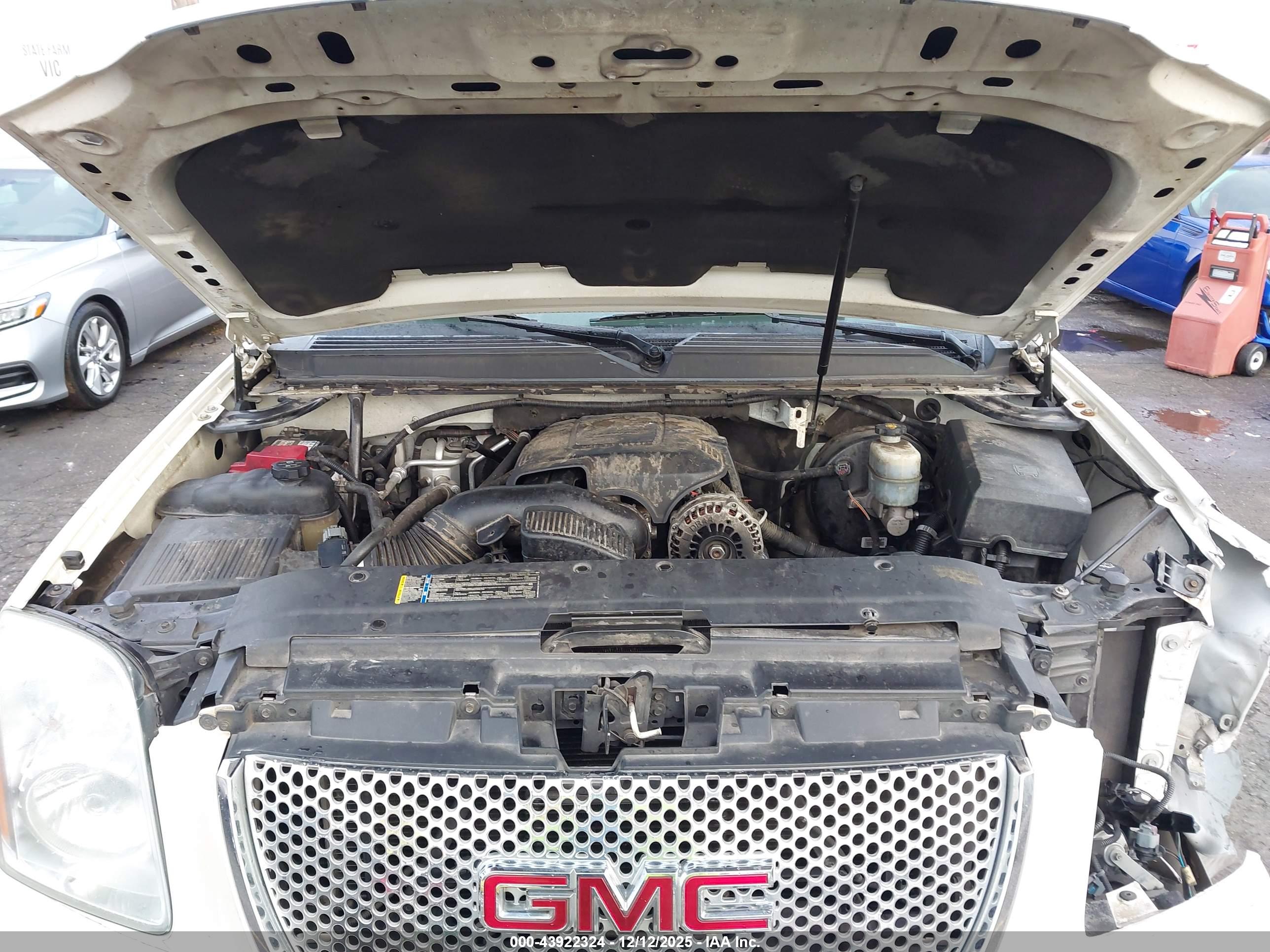 GMC YUKON image 10