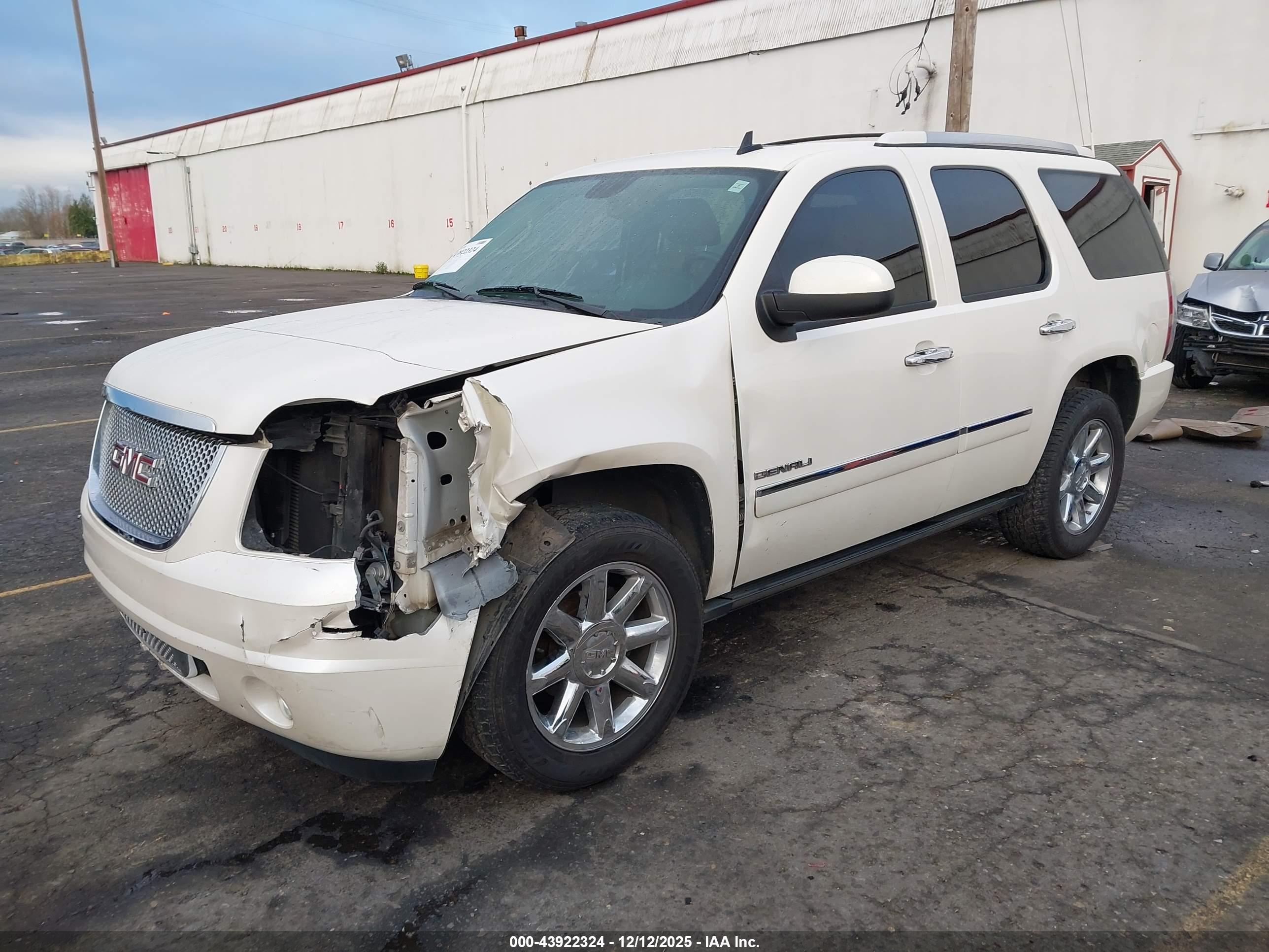 GMC YUKON image 2