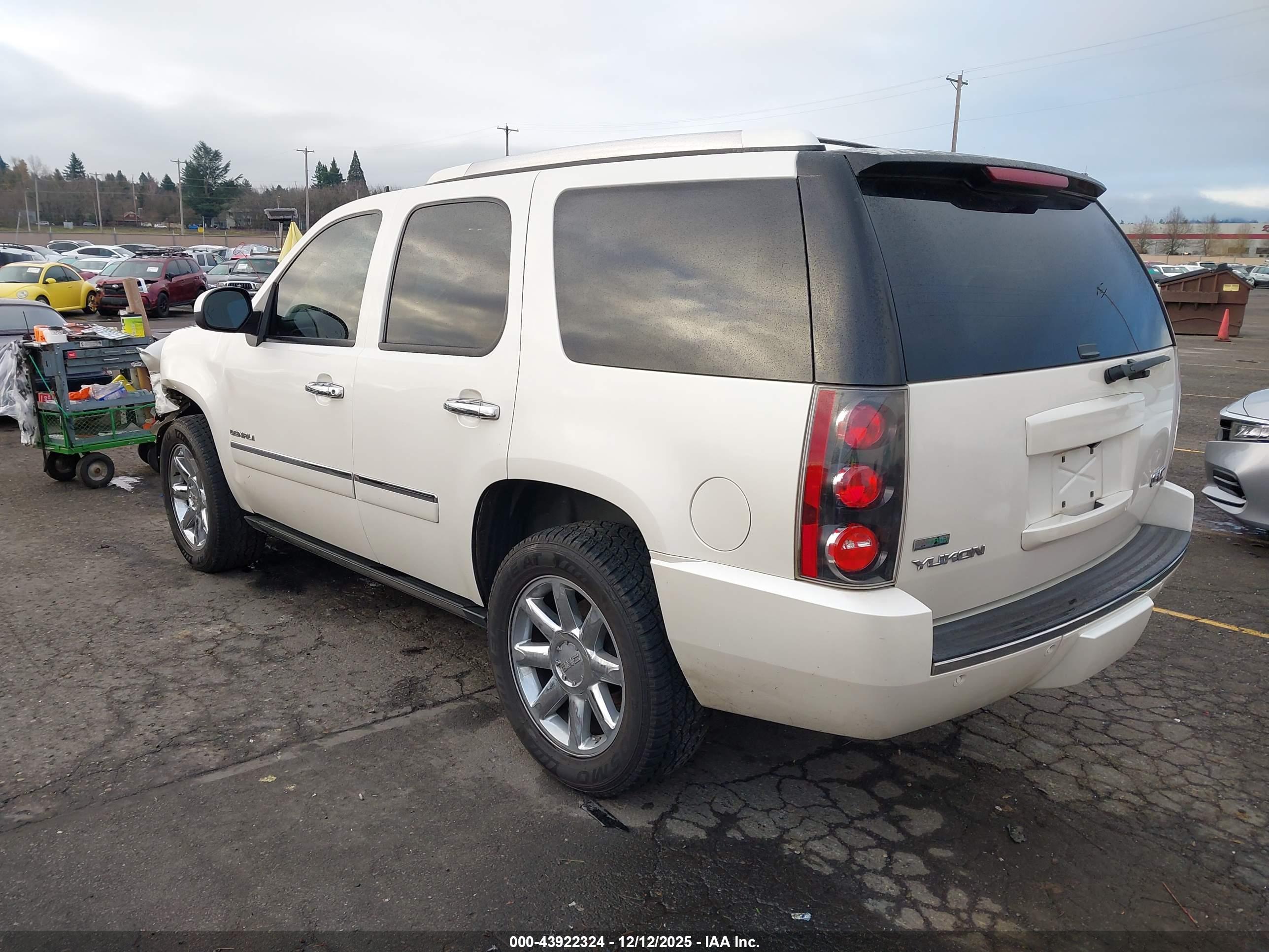 GMC YUKON image 3