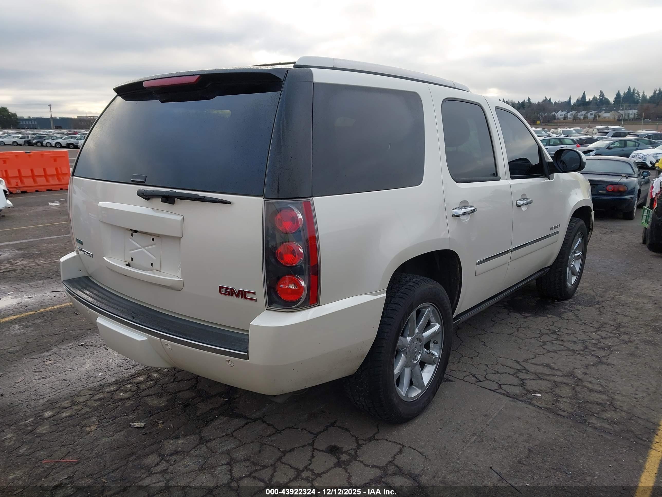 GMC YUKON image 4