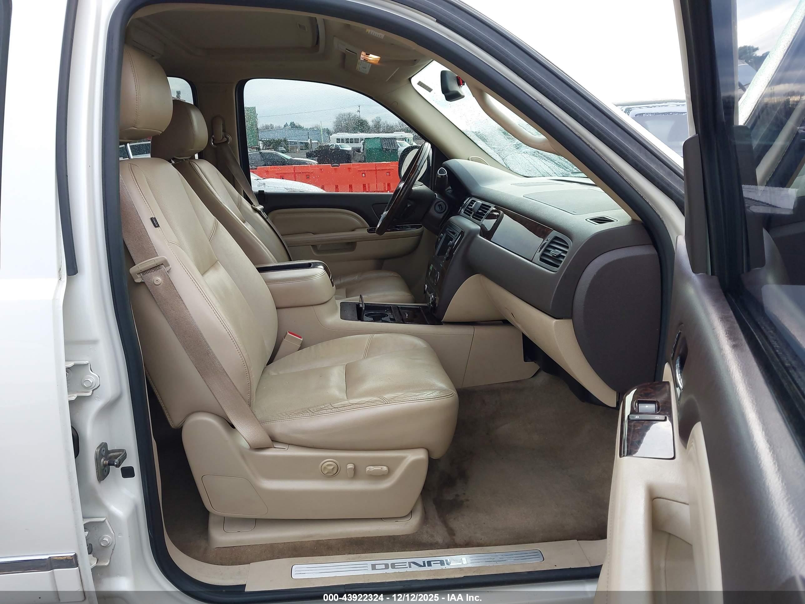 GMC YUKON image 5