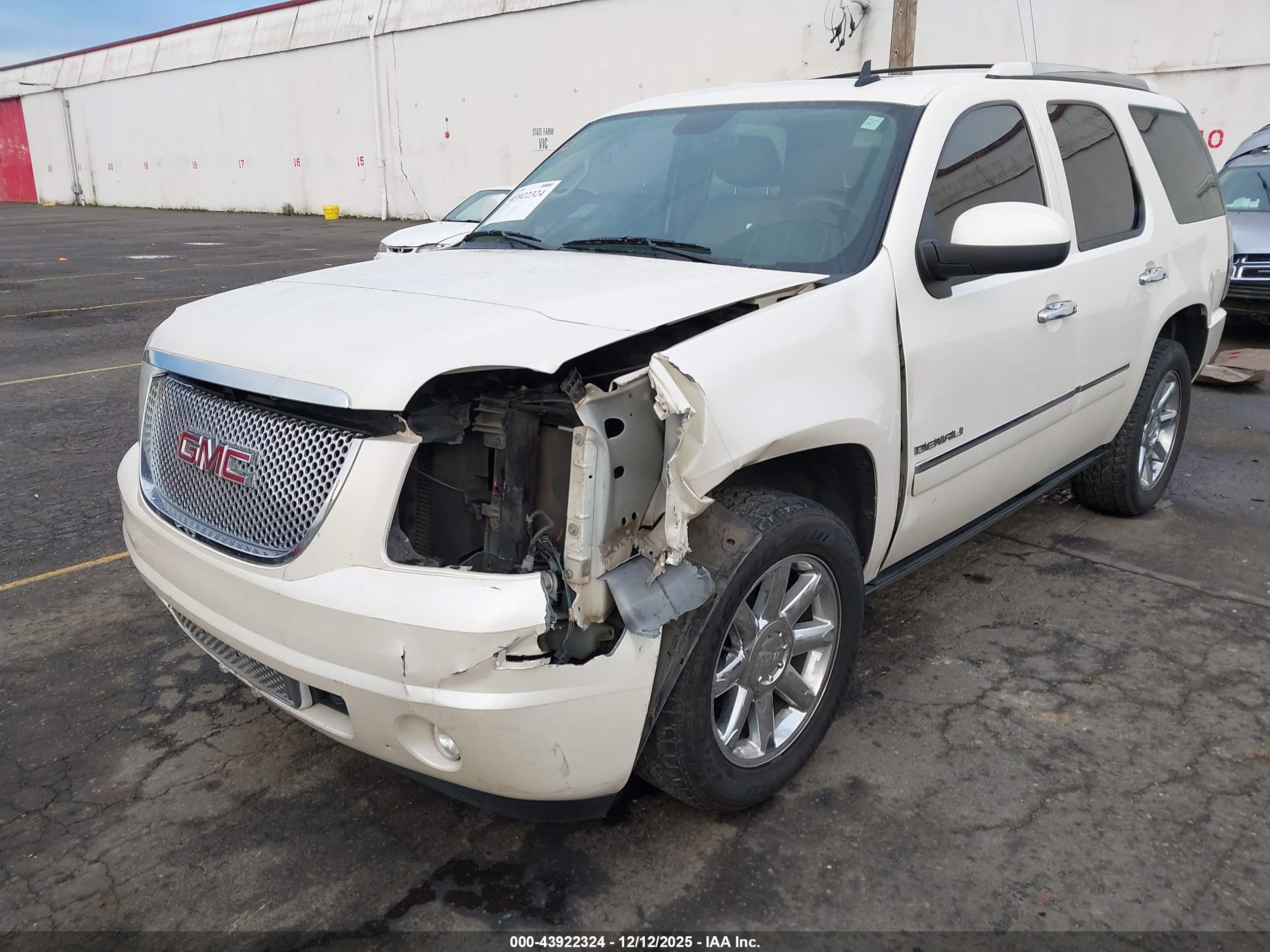 GMC YUKON image 6