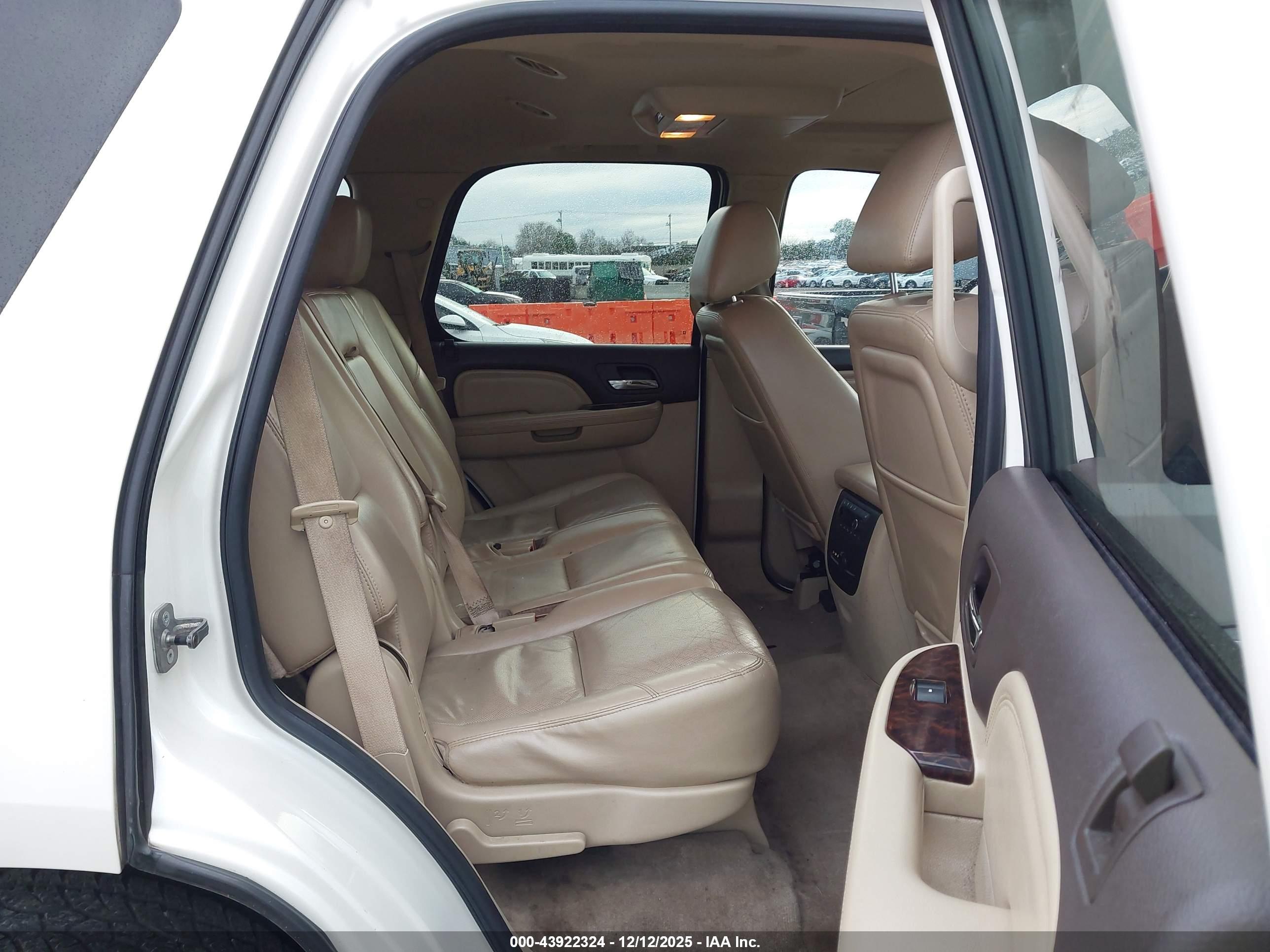 GMC YUKON image 8