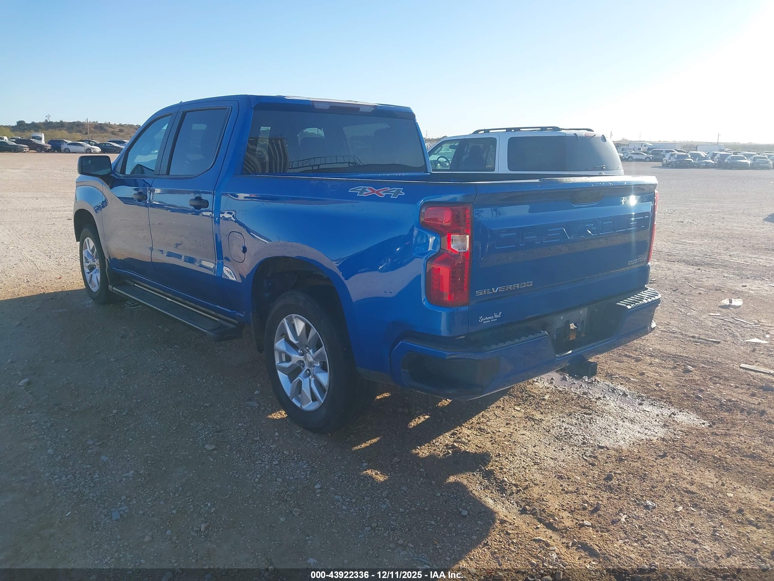 CHEVROLET SILVERADO image 3