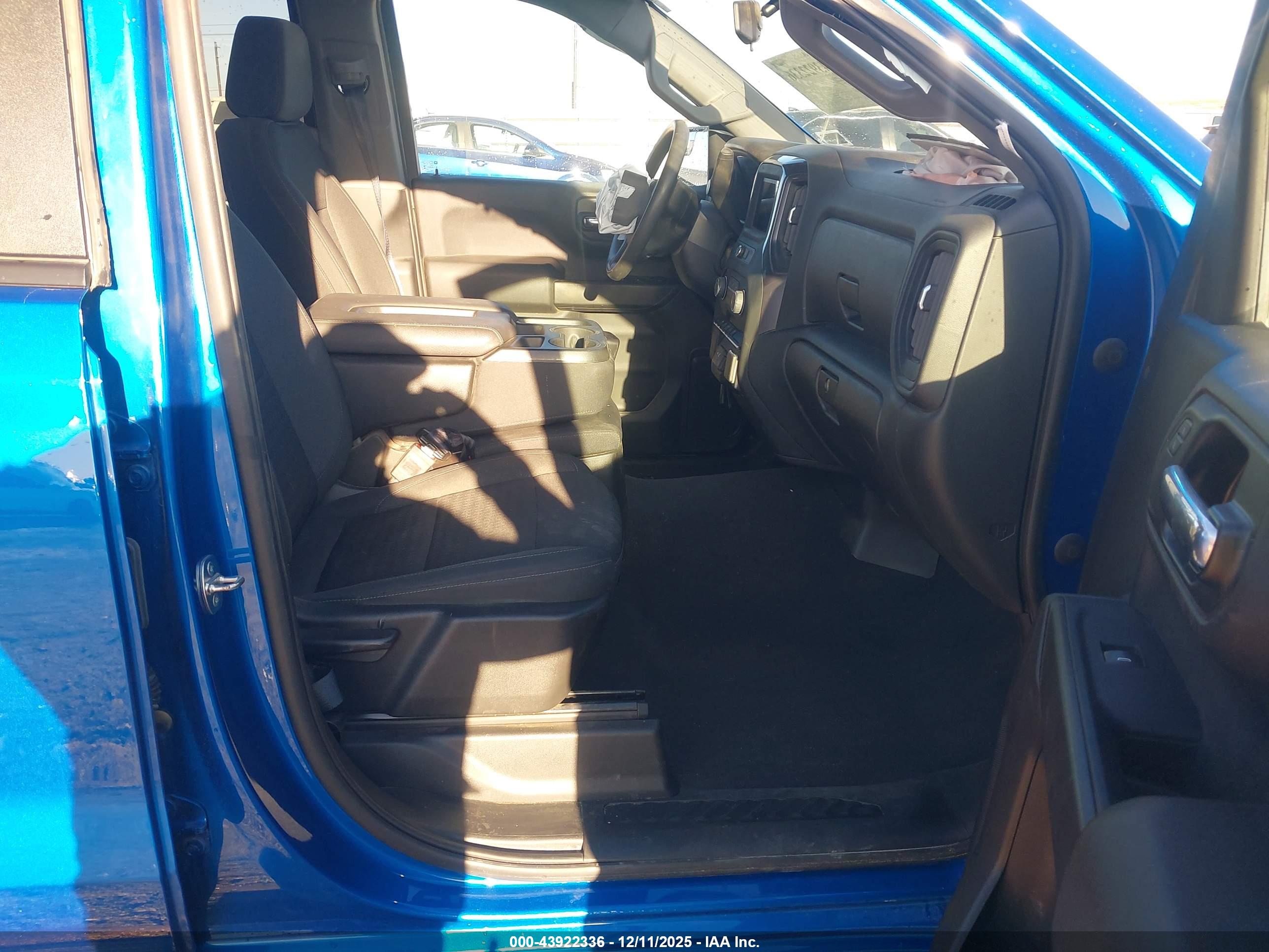 CHEVROLET SILVERADO image 5