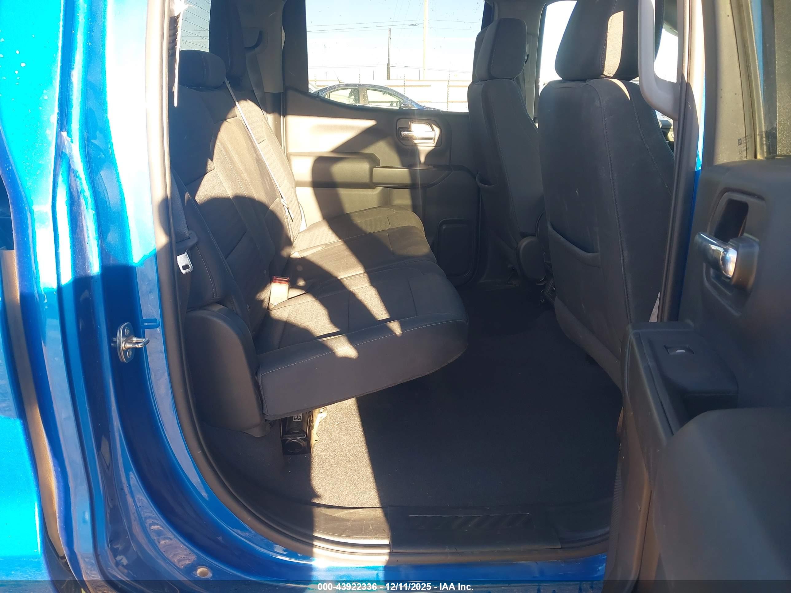 CHEVROLET SILVERADO image 8