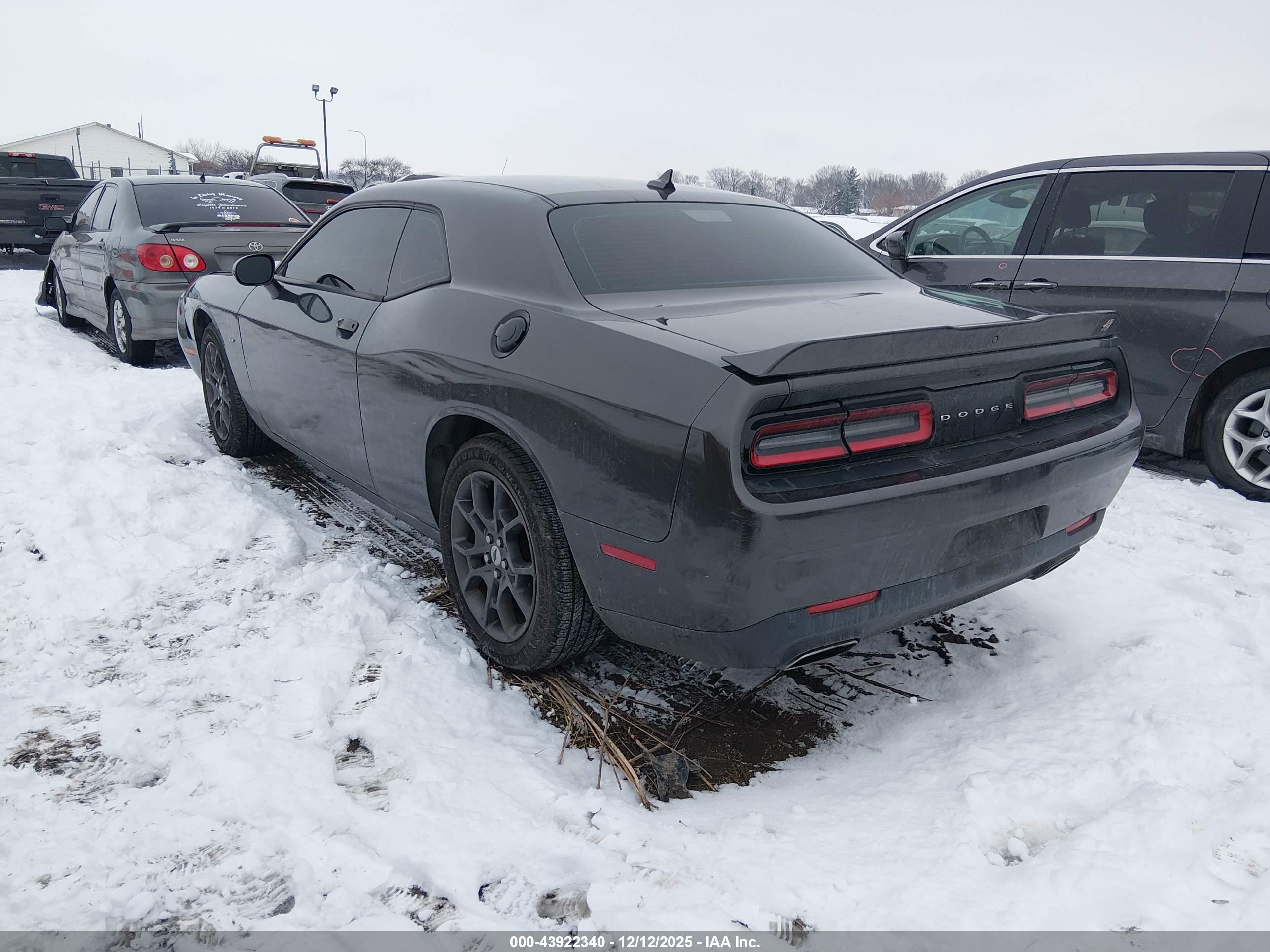 DODGE CHALLENGER image 3