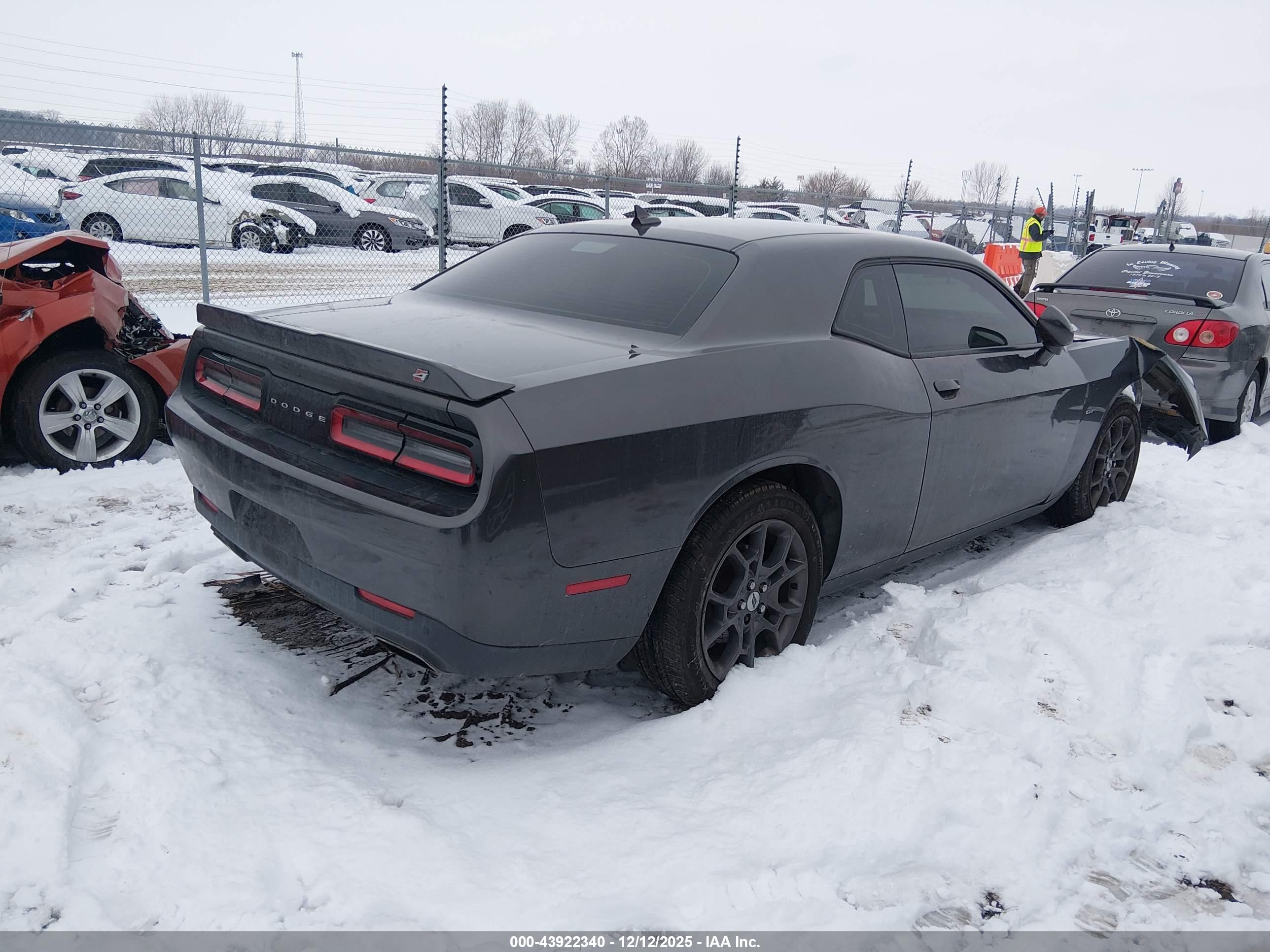 DODGE CHALLENGER image 4